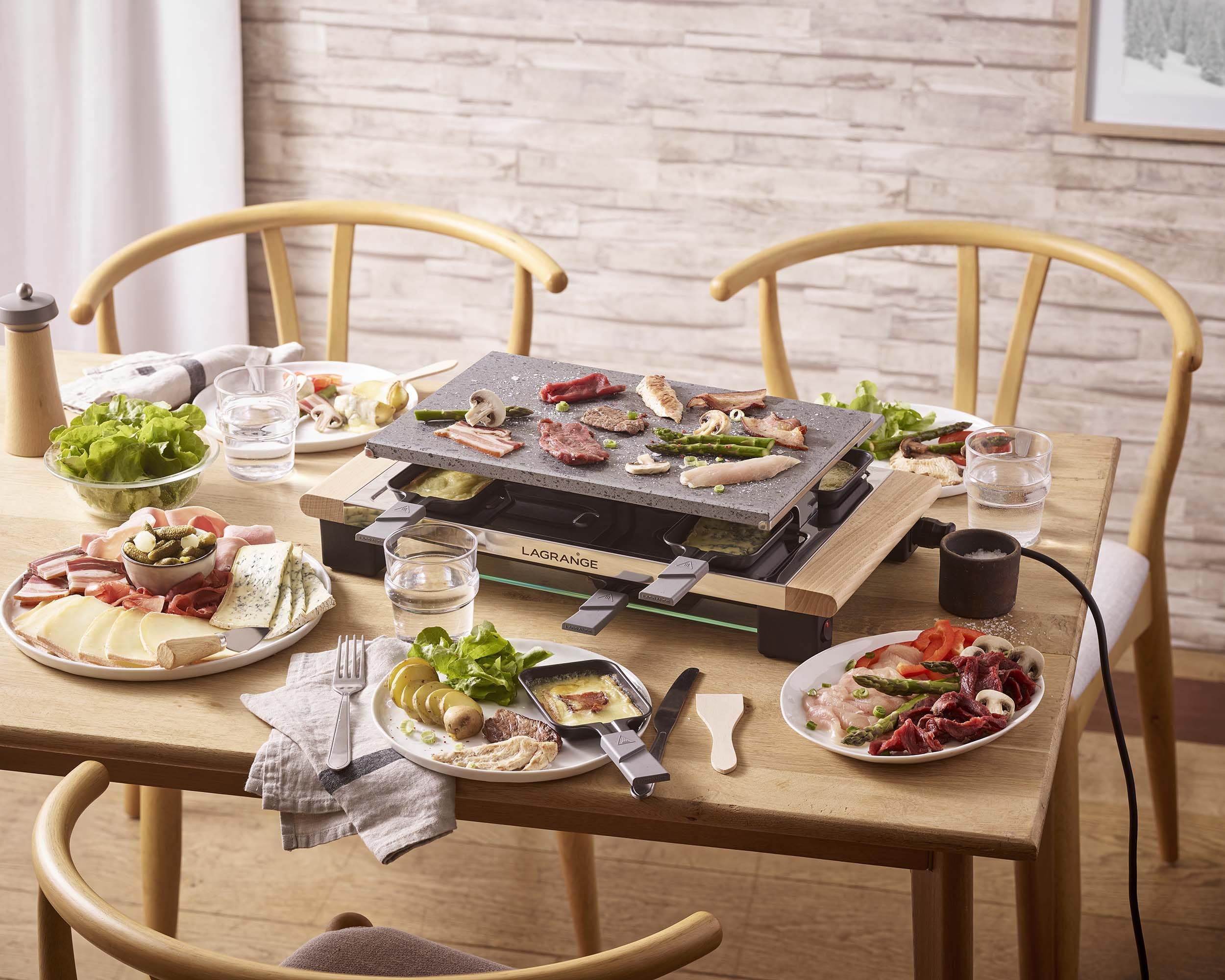 LAGRANGE, Raclette Pierre Elégance, 8 personnes, Multifonctions, 1100 W, Fabrication française, Pierre de lave naturelle, Repose poêlons en verre sous l'appareil, 399012