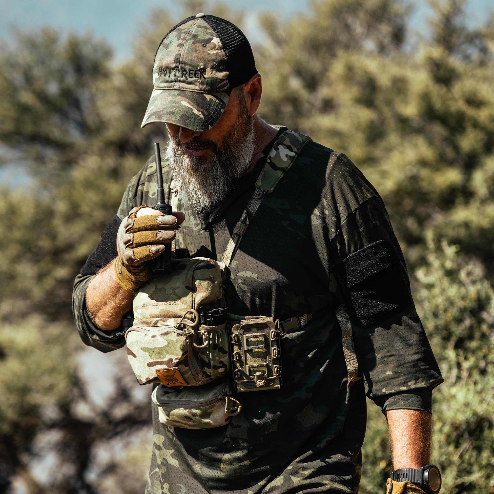 Eberlestock Bravo Modular Bino Pack – Magnetisches Fernglasgeschirr für die Jagd mit leisem Stoßschnurverschluss – MOLLE-kompatibel – atmungsaktive Air-Mesh-Gurte – Militärgrün, Größe L