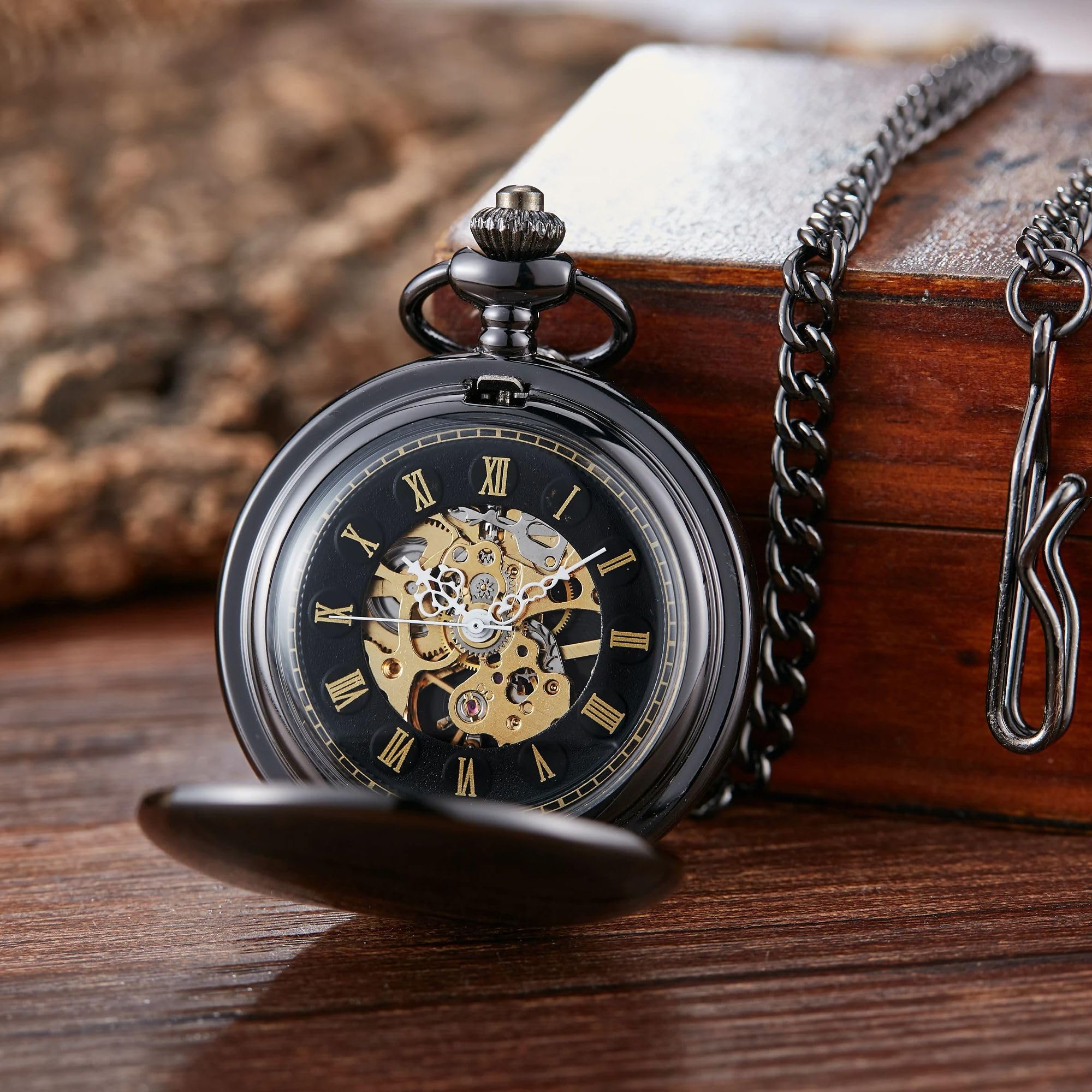Reloj de Bolsillo mecánico clásico Doble Cara con Cuerda Manual y Superficie Lisa números Romanos ahuecados for Hombres Mujeres(Black)