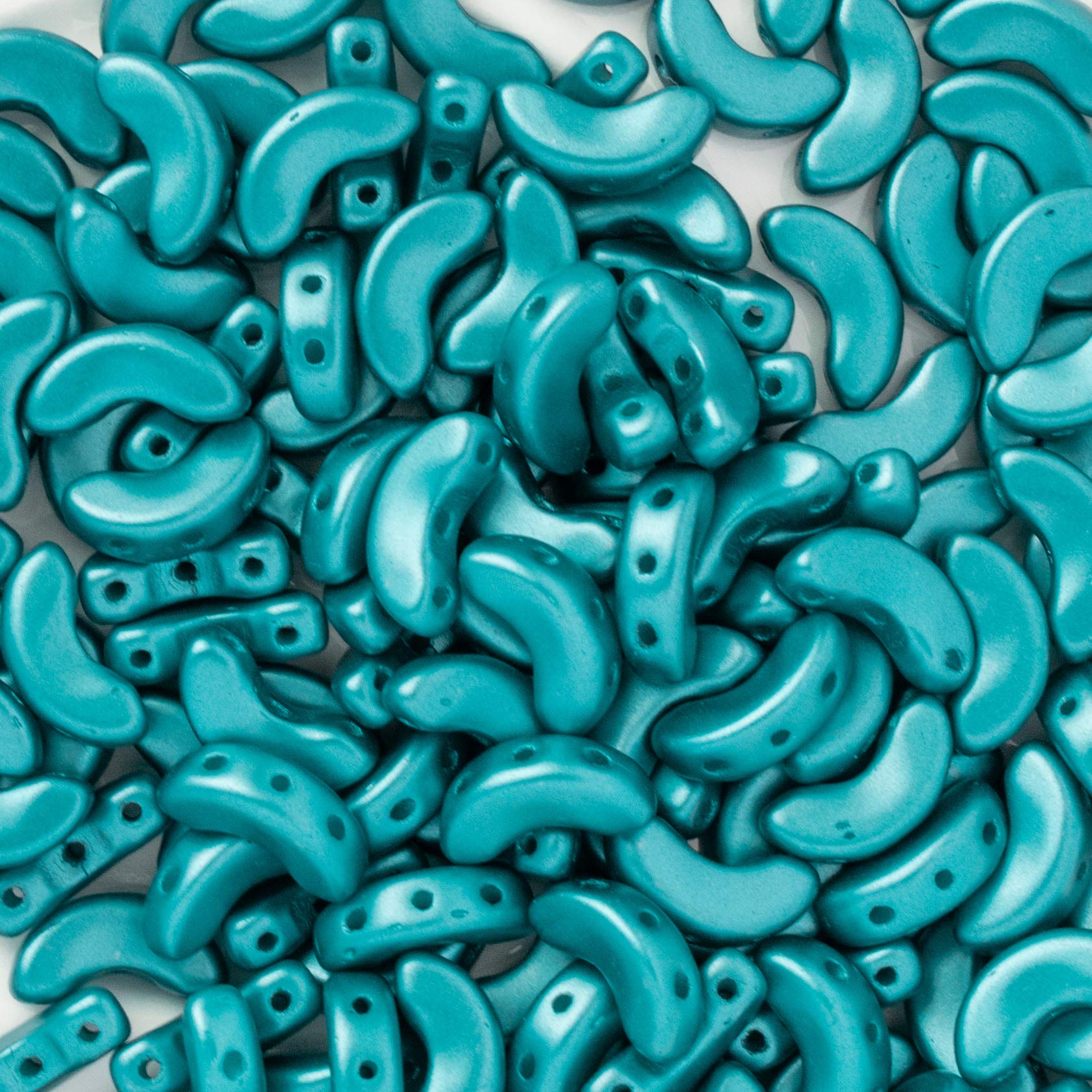 Les perles par Puca, Arcos par Puca Beads 10 x 4 mm, Pastel Emerald (5g), Three Hole Arc/Crescent Shaped Beads from France for Jewellery Making, Beading, Embroidery, Art and Craft