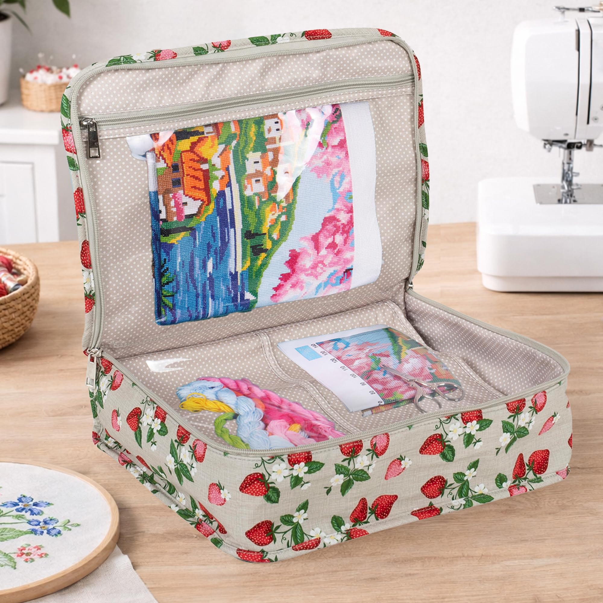 Hobby Gift Grand Sac de Tricot Projet, Sac Organiseur Couture et Crochet pour Voyage et Ateliers, Sac Loisirs Créatifs avec Compartiments de Rangement, 100% Coton, 34 x 28 x 12 cm, Fraises