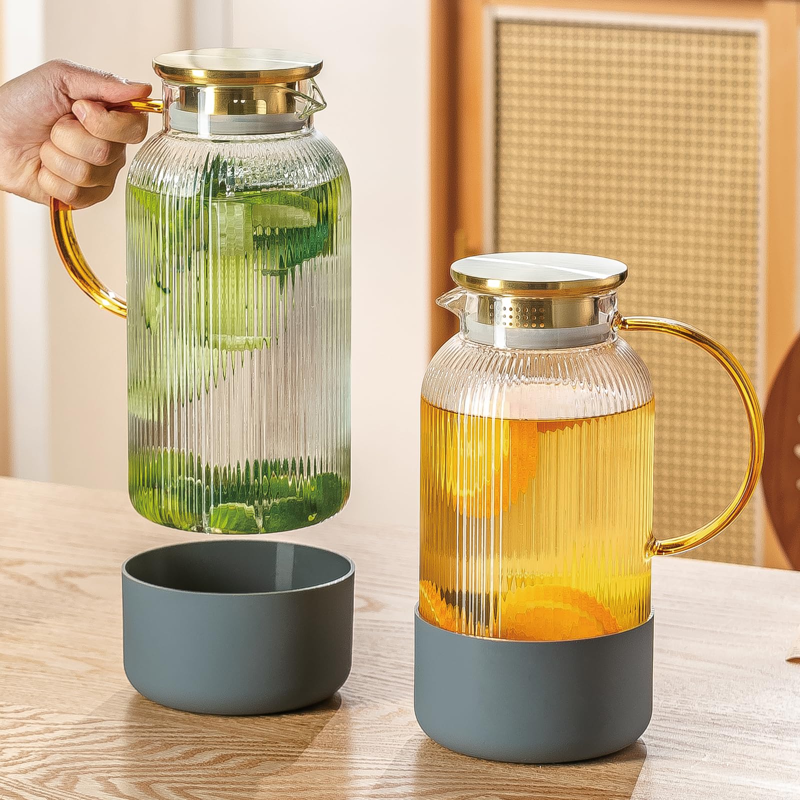 Buaic Paquete de 2 jarras de vidrio con tapa, 1,927.8 g/2 litros, jarra clásica de agua con rayas verticales con asa, jarra de agua de vidrio para infusión fría, café, limonada, té helado y bebidas