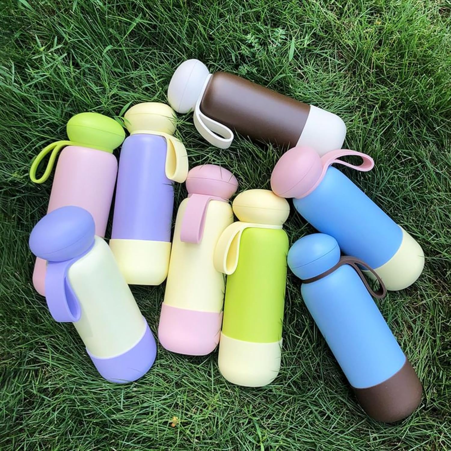 25oz Stainless Steel Water Bottle Vacuum Insulated Dual-Tone, Travel Hydration Flask with Carrying Loop & Silicone Base (M)