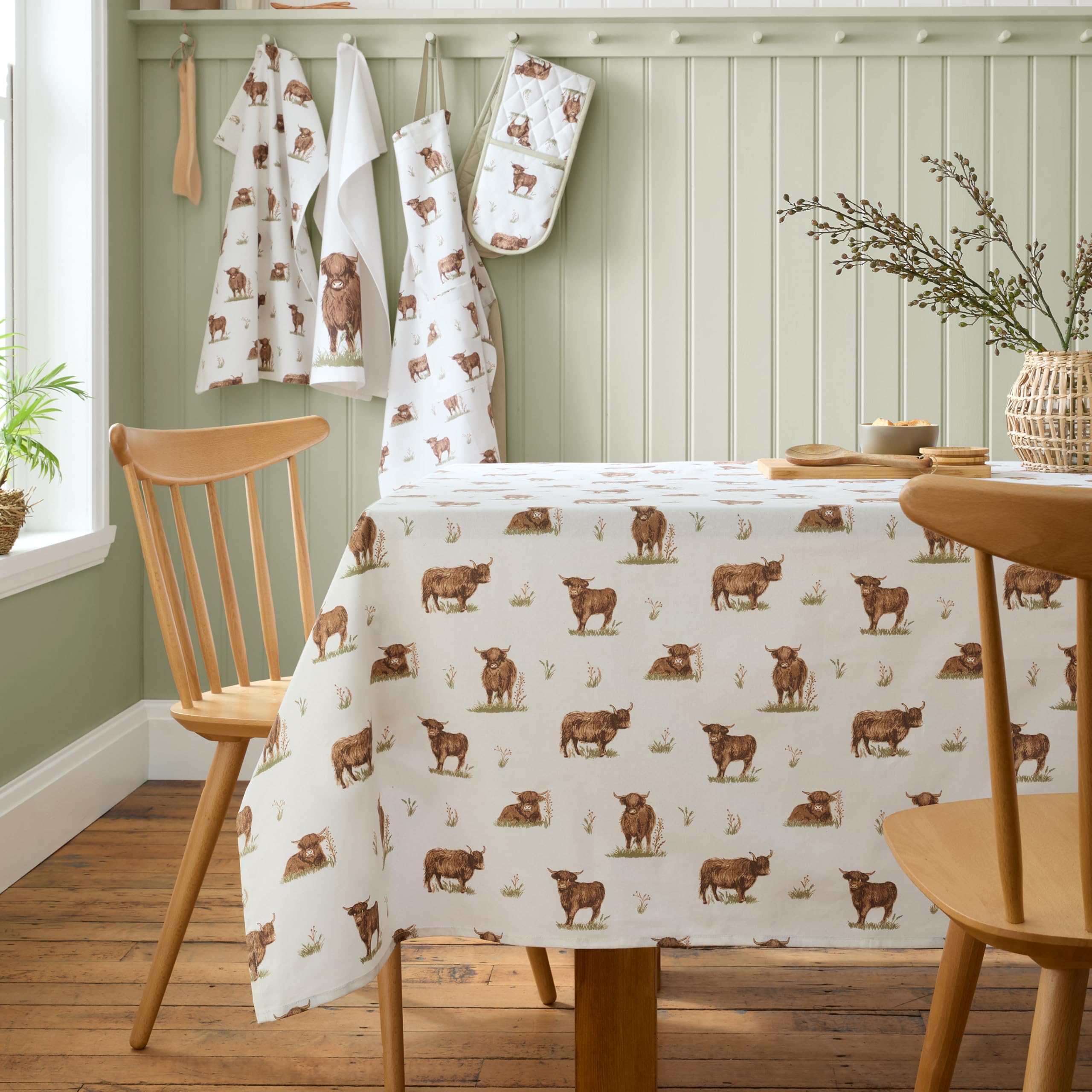 Rackhams Angus Highland Cow Cotton Table Cloth Natural - 137 X 229 Cm - Natural