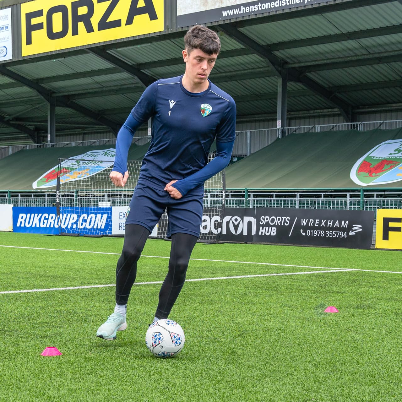 FORZA Mini Plots de Marquage pour Entraînement de Sport [Pack de 50/1000] | Cônes Durables et Polyvalents pour Le Football, Le Rugby et Plus | Support de Transport