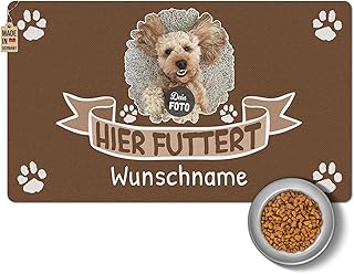 PR Print Royal Napfunterlage mit Foto & Name selbst gestalten - Hier futtert - Futtermatte für Hunde & Katzen - Personalisierte Geschenkidee, Waschbar | 60 x 35 cm, rutschfest