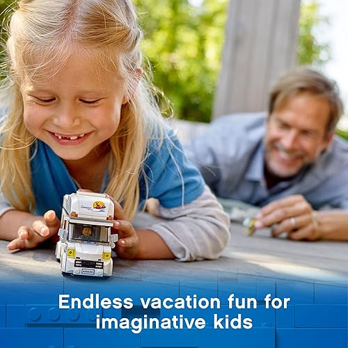 Miniatura 2 de LEGO City Great Vehicles Holiday Camper Van 60283 - Auto de juguete para niños de 5 años de edad, caravana autocaravana, regalos para niños y niñas
