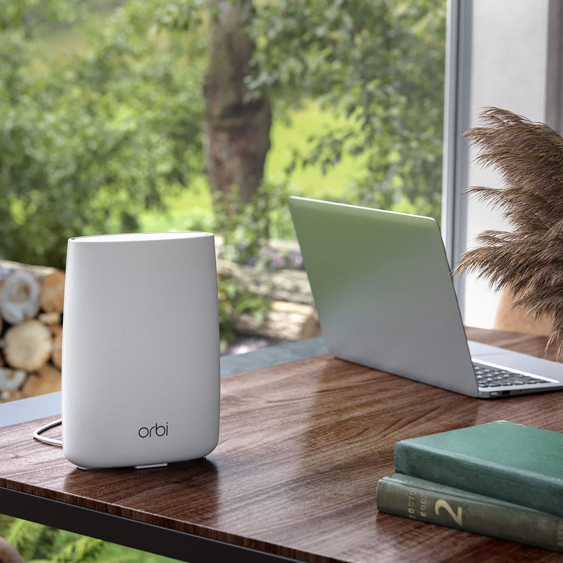 Netgear Orbi LBR20 4G LTE Router & WLAN Router mit SIM Karte | bis 1.200 MBit/s im Download | integriertes 4G LTE Modem (Cat18) | AC2200 Tri-Band WLAN | kompatibel mit Allen Mobilfunk-Providern