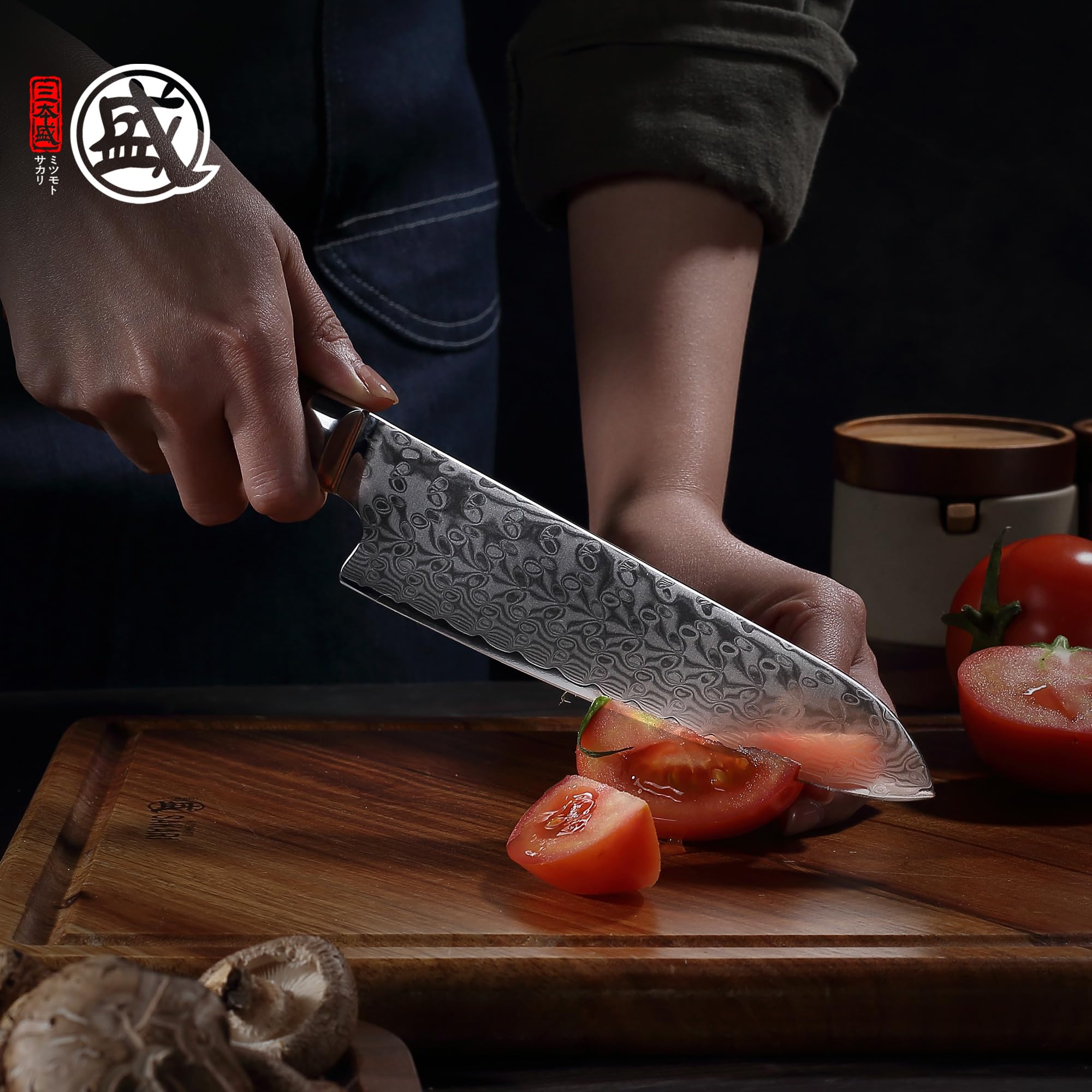 MITSUMOTO SAKARI Cuchillo Santoku Japones, 18 cm Cuchillos Cocina Full Tang, Cuchillos Carne Damasco Forjado a Mano (Mango de Pakkawood y Caja de Sándalo)