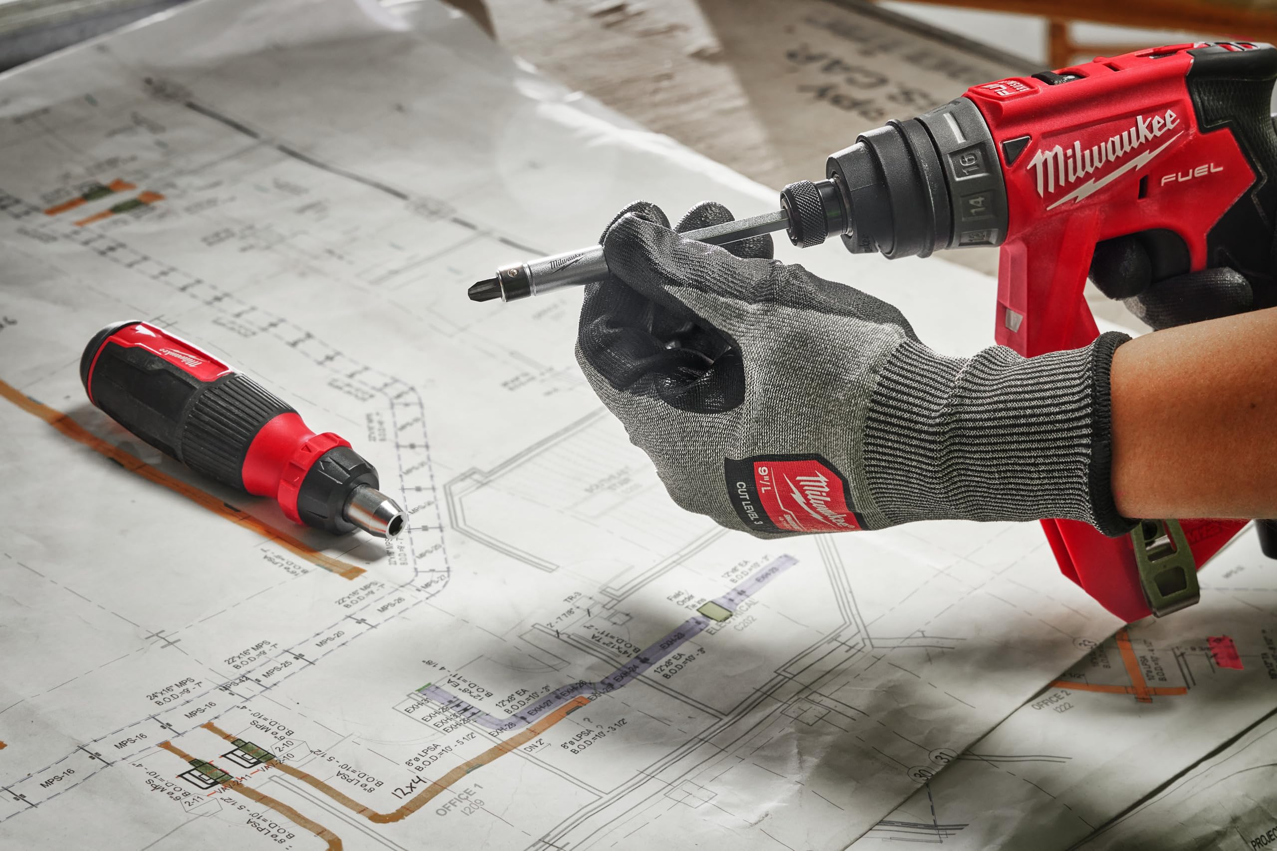 Milwaukee Multi-Bit Schraubendreher mit Ratschenfunktion 14-in-1 inkl. 13 Bits PH/PZ/TX/SL/HEX