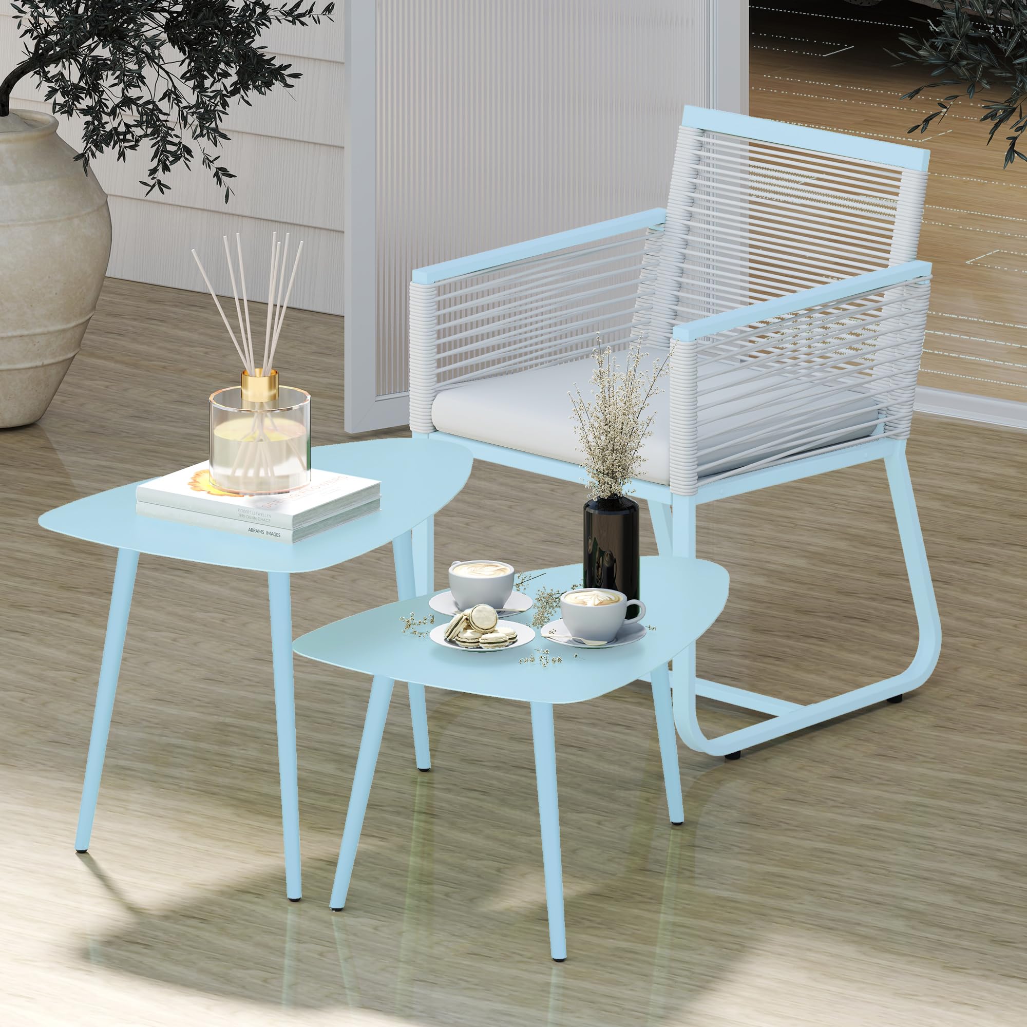 Outsunny Lot de 2 Tables Basses de Jardin, Tables d'appoint gigognes triangulaires, Cadre en Acier, avec Patins Ajustables pour Balcon, Patio, Jardin, Bleu Clair