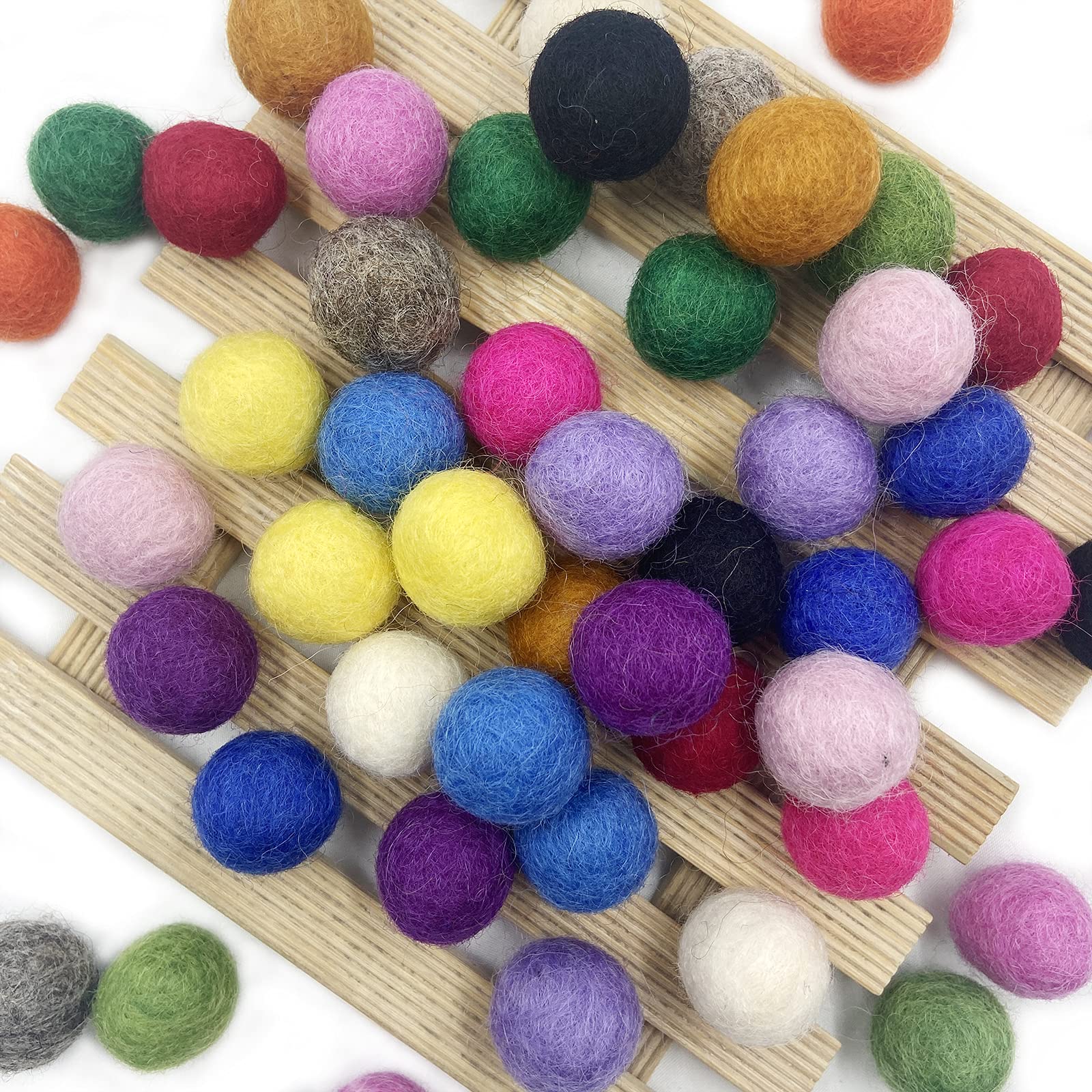 Yulitigy DIY Mixed Colour Wool Felt Ball Garland - 100 Pieces, Round, 2 cm - Image 3