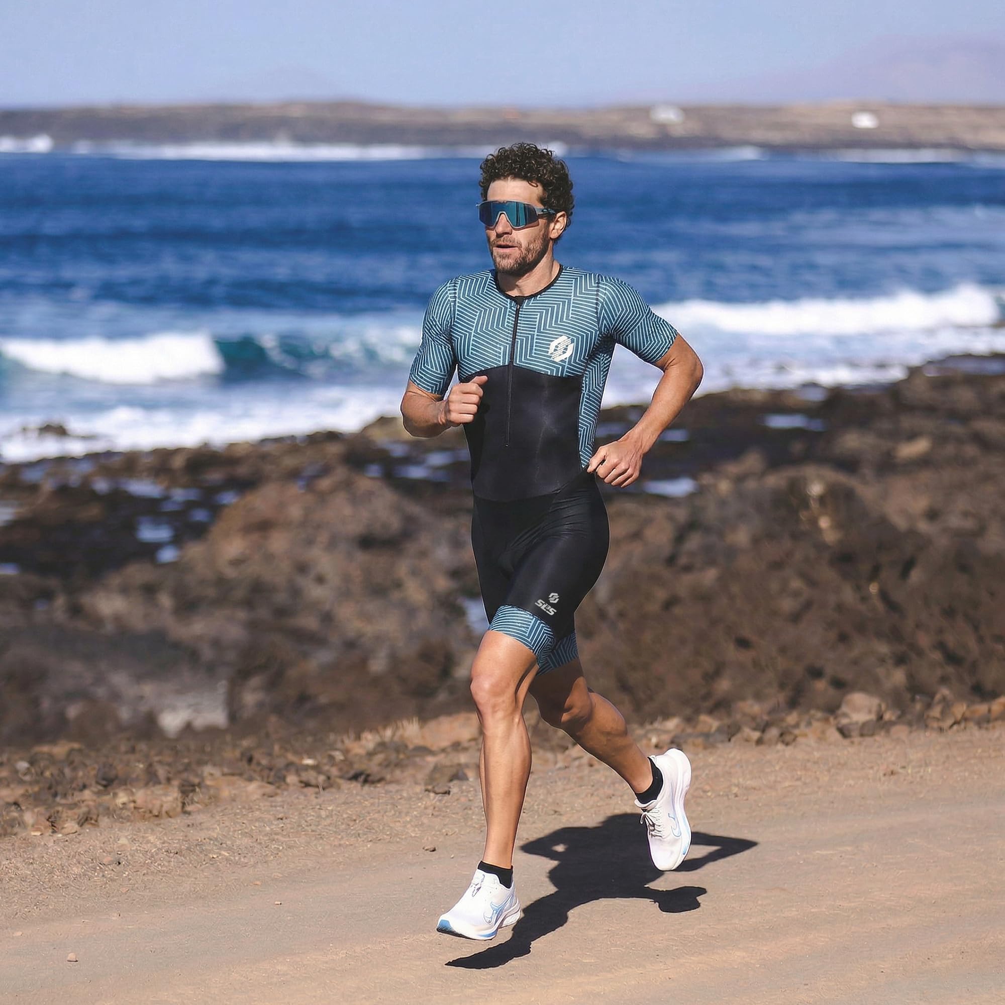 SLS3 Traje de Triatlón para Hombre - Tri Suit con Mangas Aerodinámicas para Hombre - Tejidos PRO FX para Triatlón Masculino (Sky Hex, L)
