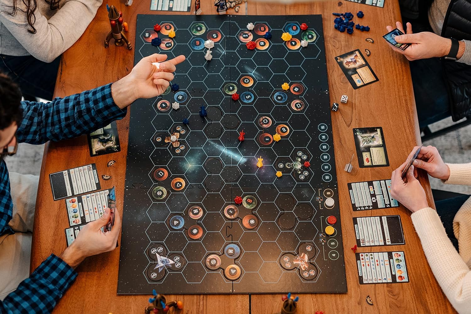 CATAN Starfarers - English: Brettspiel für Strategie-Fans ab 12 Jahren, für 6 Spieler