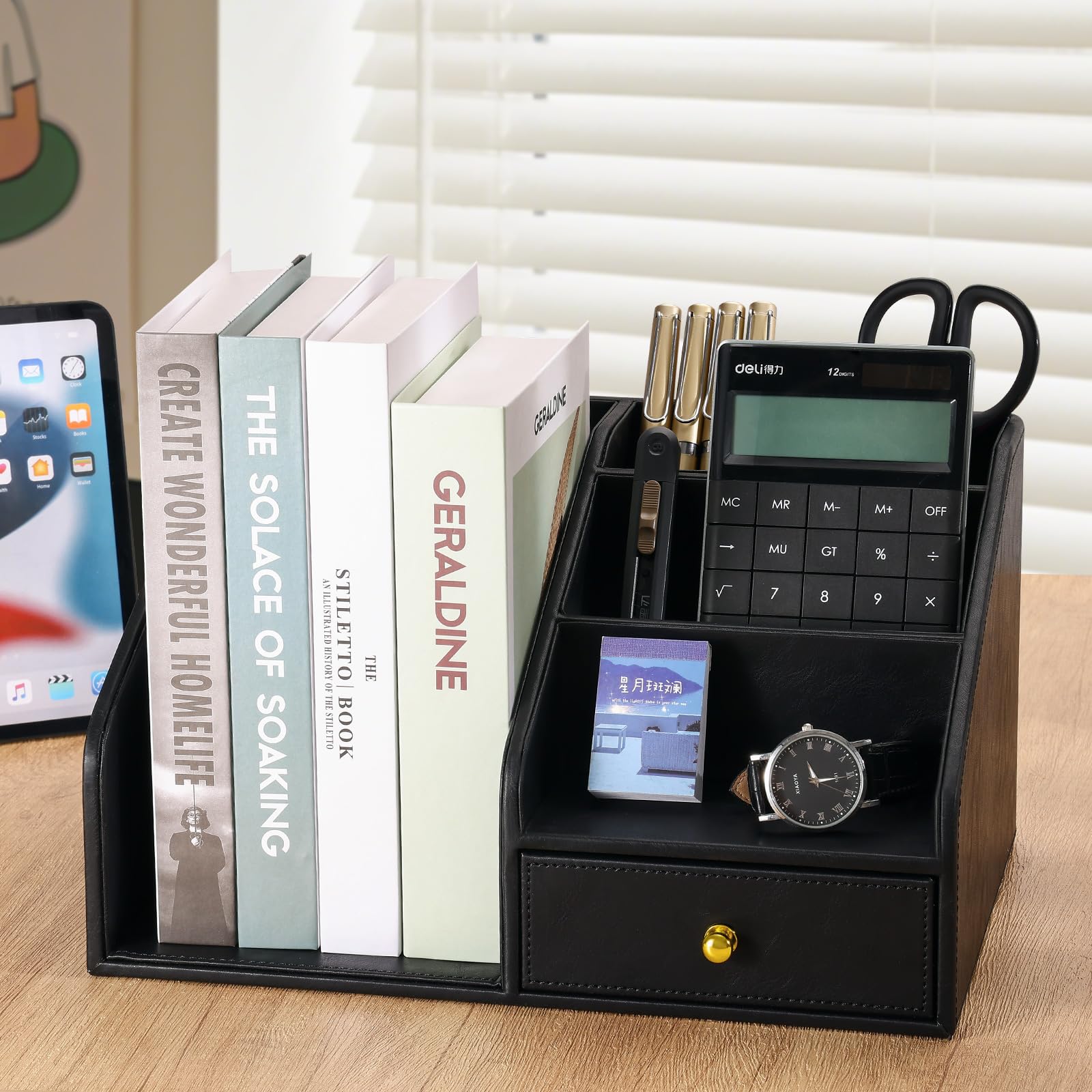 KINGFOM Organizer da scrivania in pelle PU con cassetto – Scatola portaoggetti da scrivania multi-scomparto per forniture per ufficio, posta, penne, accessori – nero e marrone Home Office Caddy (nero)