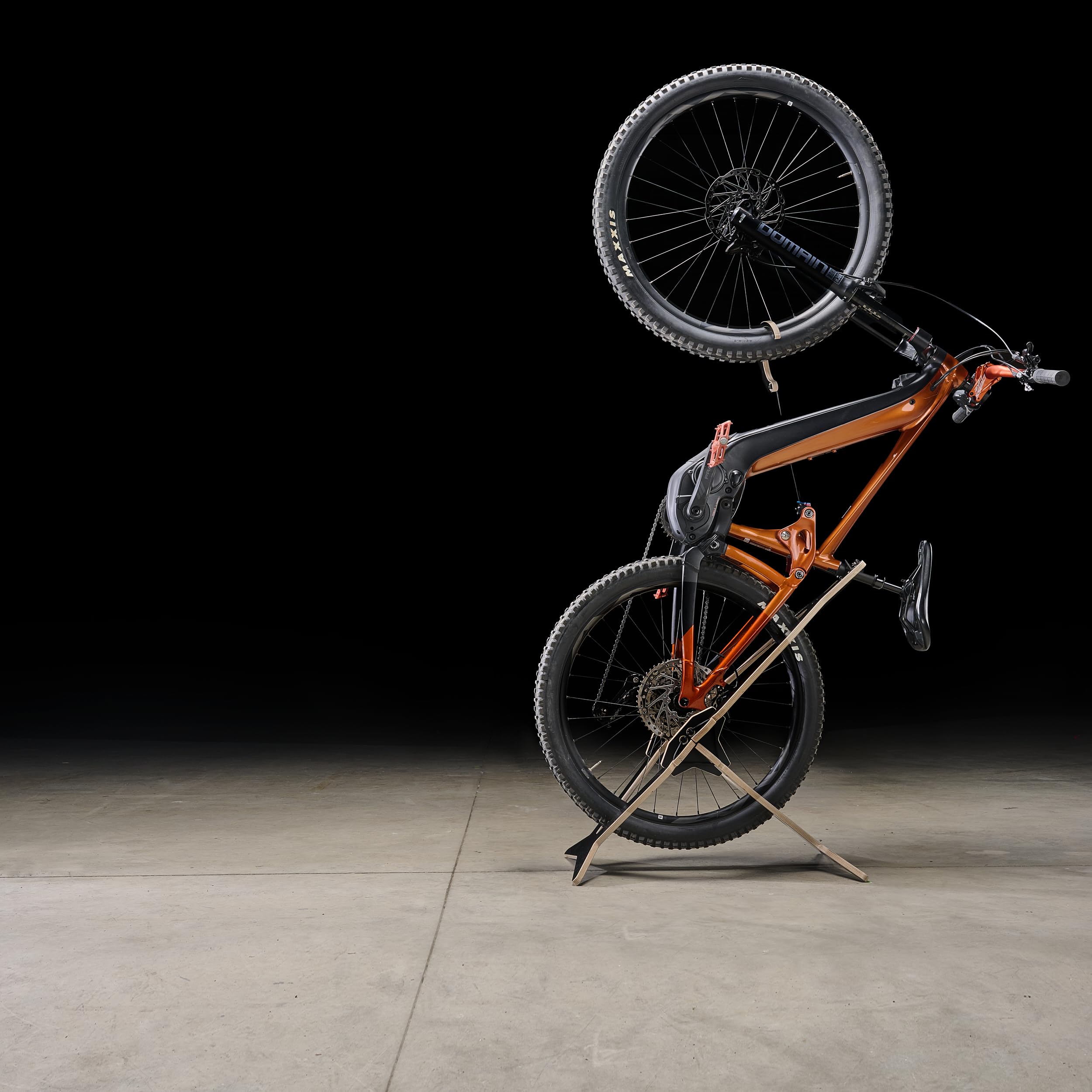 MTB Hopper Vertical Fahrradständer für den Innenbereich – Platzsparender Fahrradhalter für alle Arten von Fahrrädern – Bike Stand zum horizontalen und vertikalen Fahrradabstellplatz