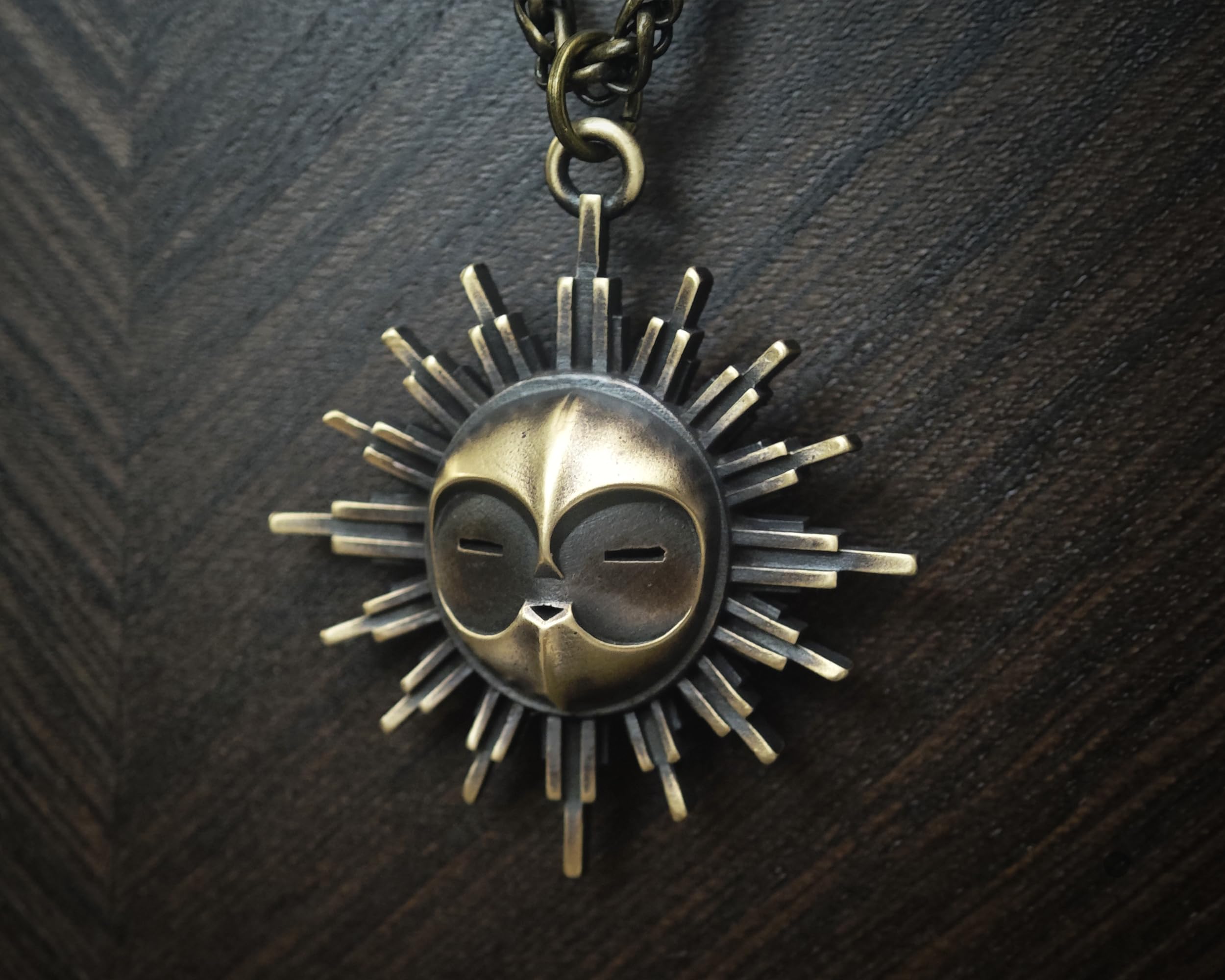 Baldur Jewelry Clair Obscur Expedition 33 Kette aus Messing | Handgefertigter Anhänger mit Antikfinish und Kette, gestaltet für Fantasy-RPG-, Videospiel- und Cosplay-Fans.