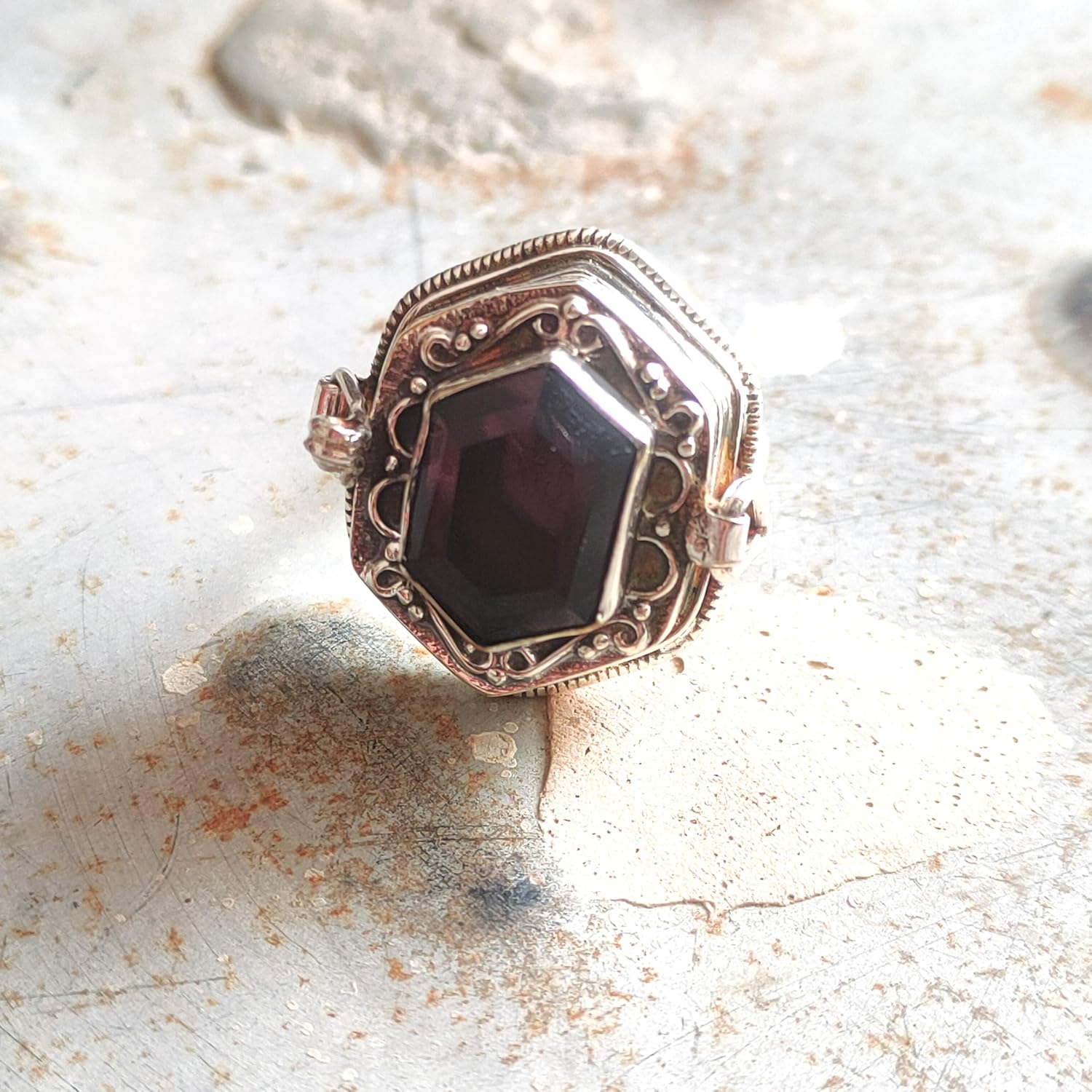 Vintage 925 Sterling Silver Boho Hippie Poison Ring with Natural Amethyst - Secret Compartment Snuff Ring, Elegant Fancy Design Jewelry for Women