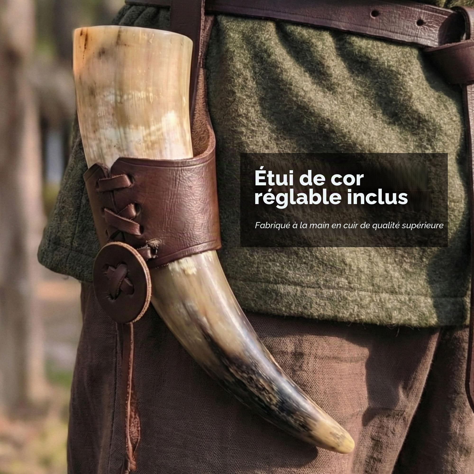 Norse Tradesman Corne de boeuf véritable Viking avec support en corne et ornements de loup en laiton | Sac cadeau en toile de jute inclus | The Jarl, Poli, 30 cm