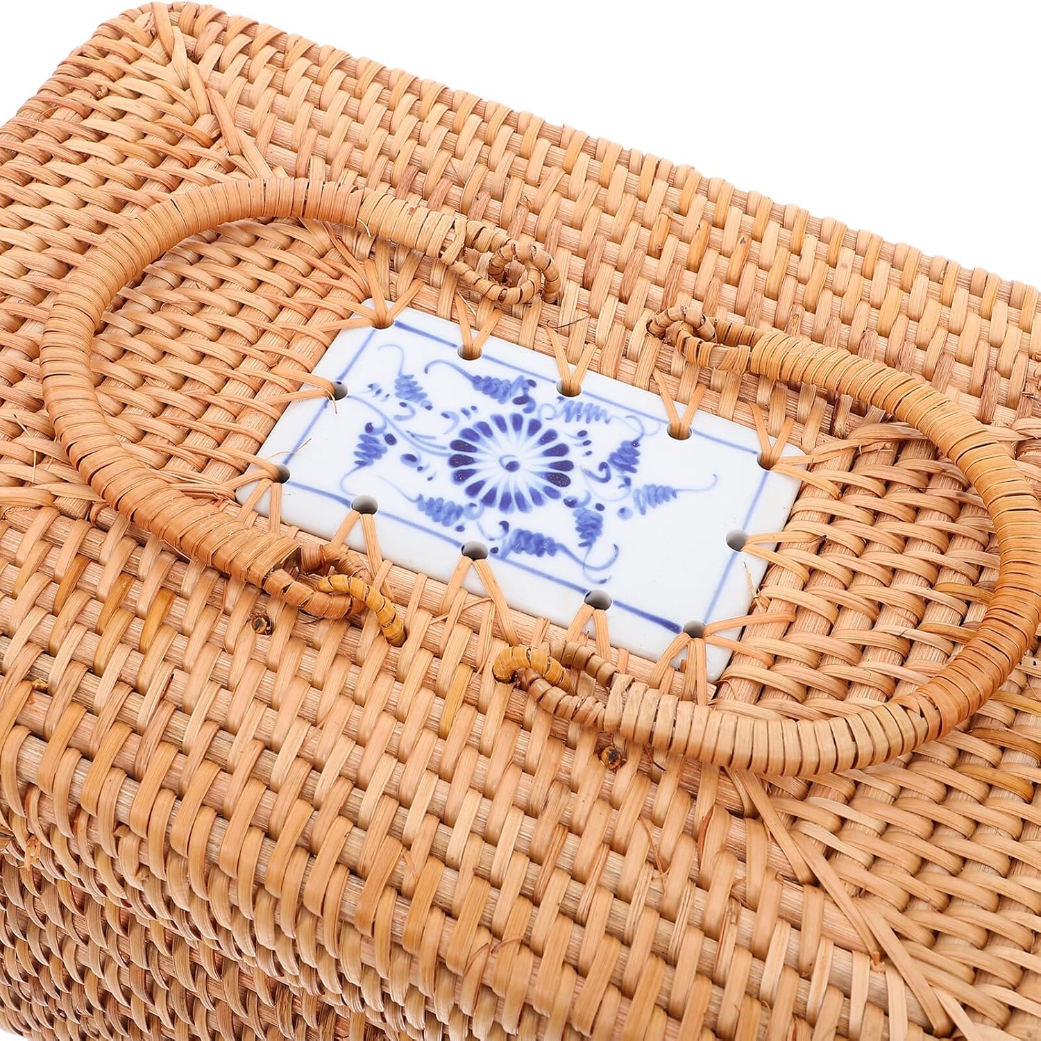 Boho Rattan Storage Basket with Lid and Handle, Handwoven Rectangular Picnic Basket 30x20x17cm, Natural Woven Rattan Craft for Outdoor Snack and Food Storage