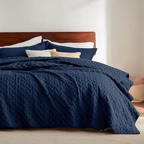 Bedsure King Size Quilt Set - Lightweight Summer Quilt King - Navy Bedspread King Size - Bedding Coverlet for All Seasons (includes 1 Quilt, 2 Pillow Shams)
