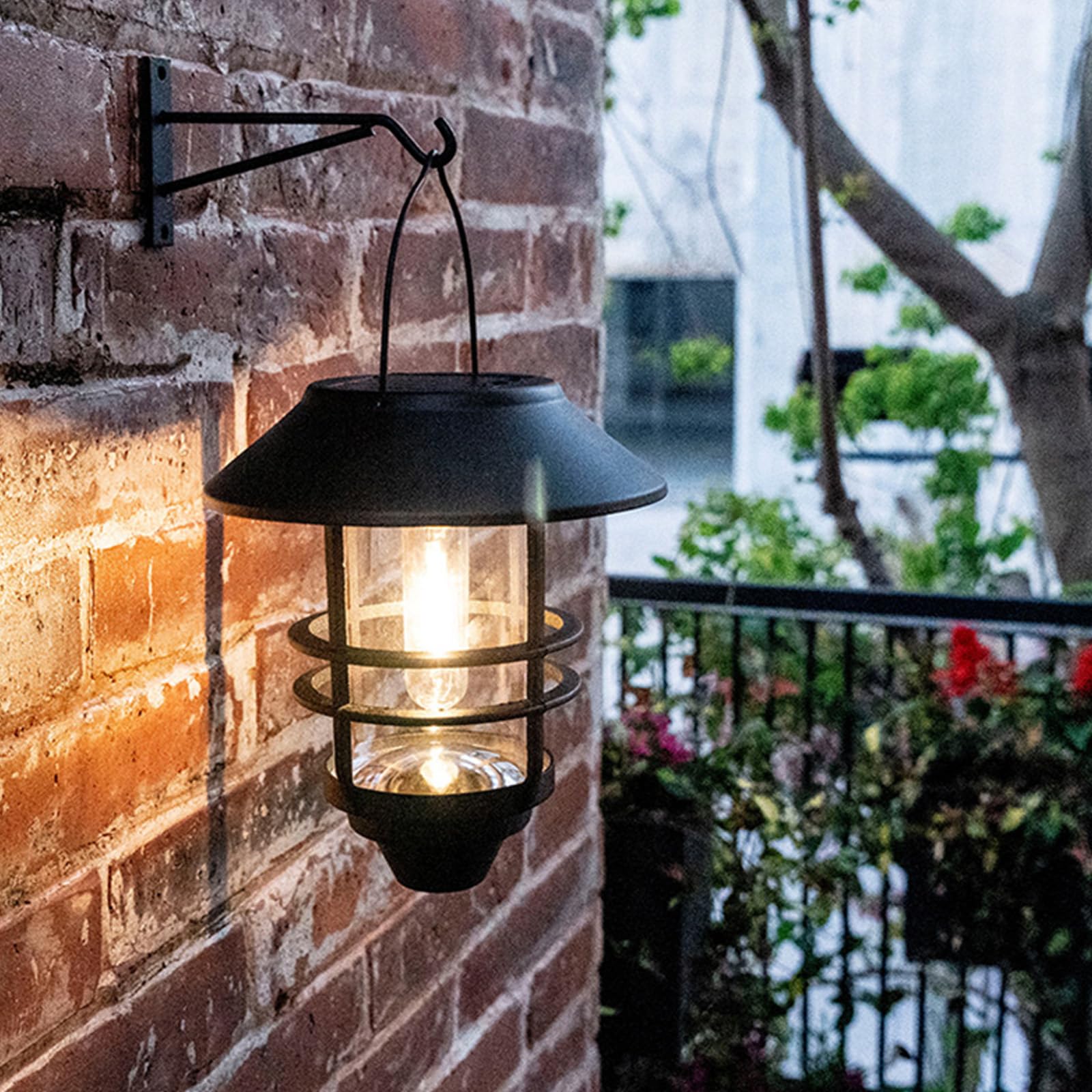 Solarna lampa ścienna zewnętrzna wisząca IP65 Wodoodporna lampa ścienna z kloszem przezroczyste szkło oświetlenie ścienne z czujnikiem ruchu, balkon, taras (czarne białe światło, 1 sztuka)