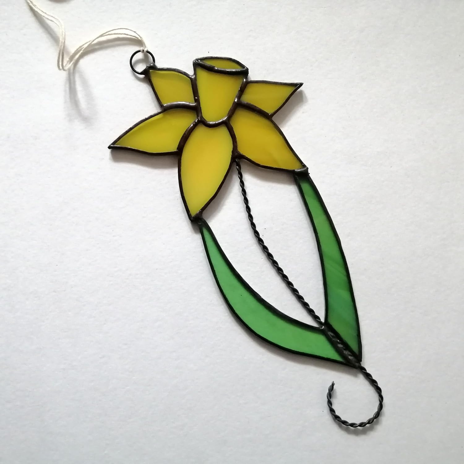 Yellow Daffodil on Stem with Leaves Stained Glass Suncatcher Window Hanging or Wall Decor, Decorative Handmade Jonquil Sun Catcher, Handcrafted Colorful Narcissus Flower Ornament, Unique Mother’s Day