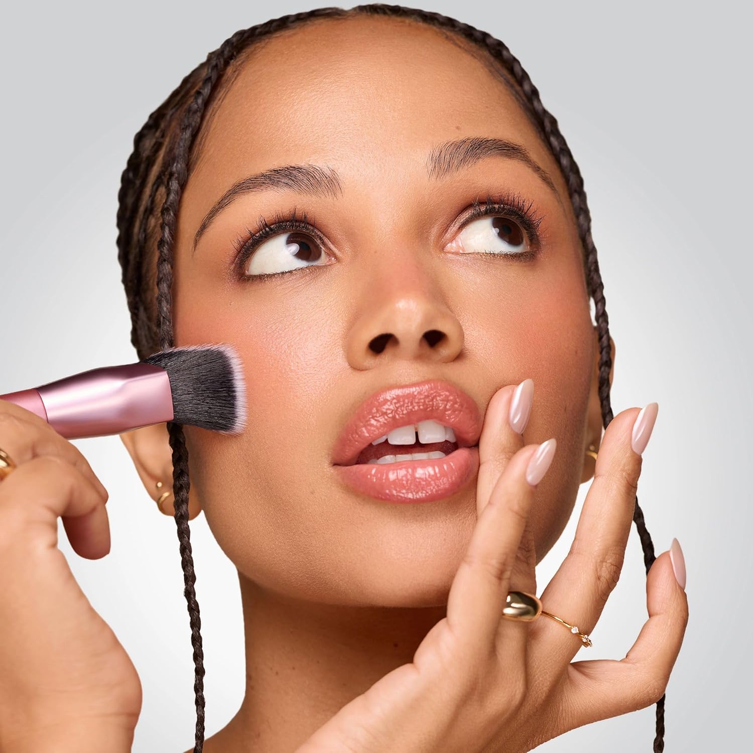 Real Techniques Cheek Hugging Contour Brush, Angled Makeup Brush for Cream Contour Liquid Bronzer & Sculpting, Precision Face Shaping, UltraPlush Bristles, Cruelty-Free, 1 Count - Image 4