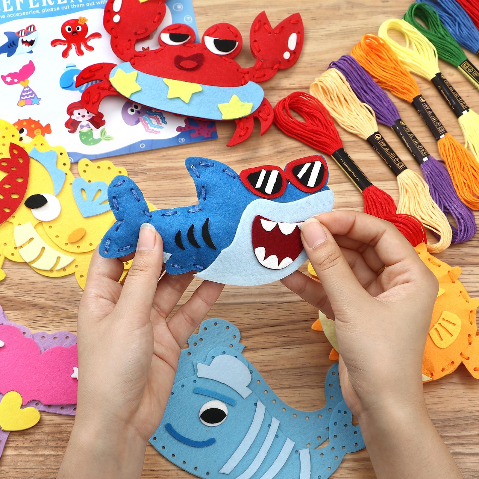 Toylink Kit Cucito in Fieltro per Bambini, Kit Lavoretti Creativi per Bambini con 12 Feltro & Fili da Ricamo & Aghi di Plastica, Fai Da Te Regalo Bambina Bambino 6 7 8 9 Anni