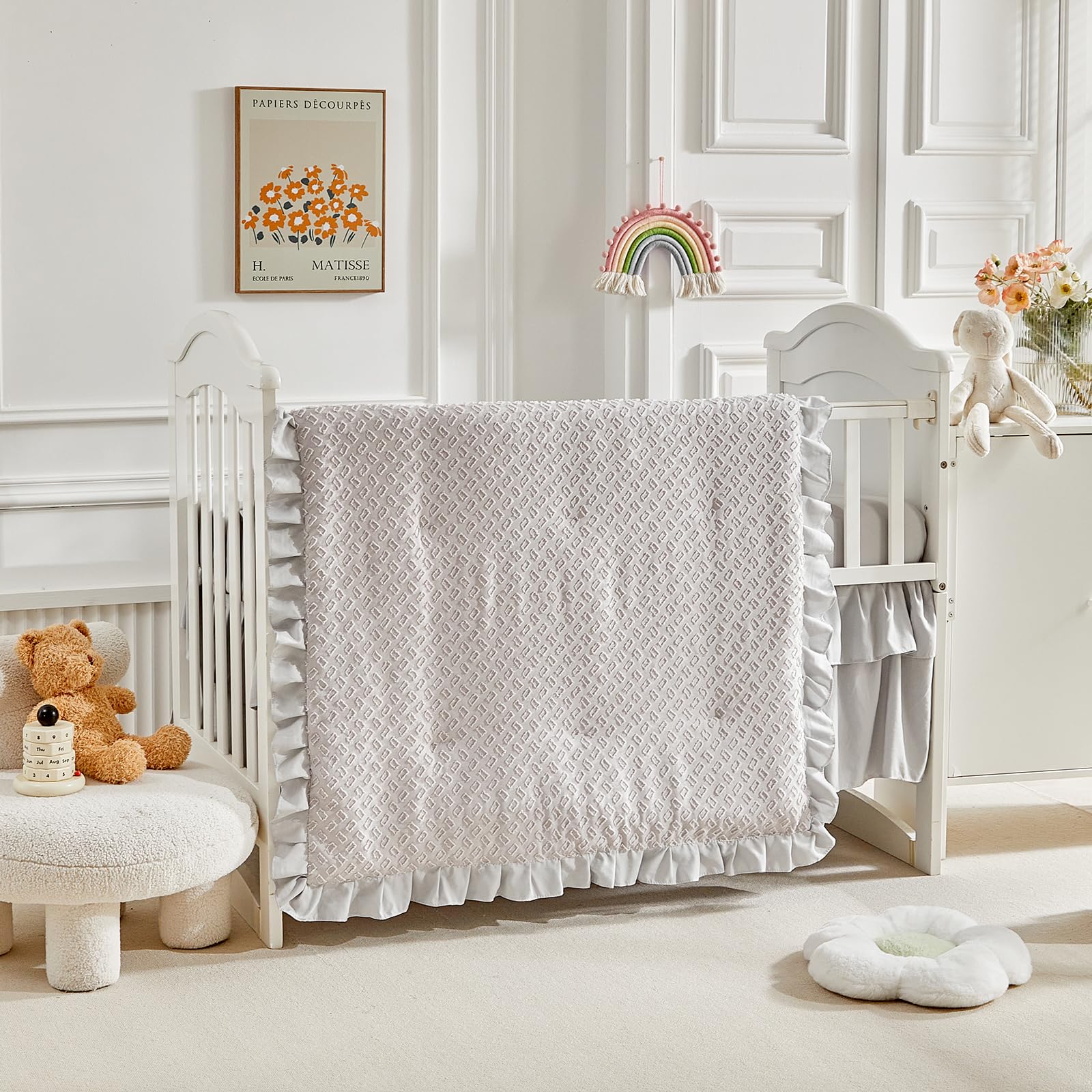 Juego de ropa de cama de 3 piezas para cuna con flecos de volantes, edredón gris con volantes con sábana bajera y falda de cama, suave y bordado, diseño jacquard bohemio Shabby Chic para bebés niños y