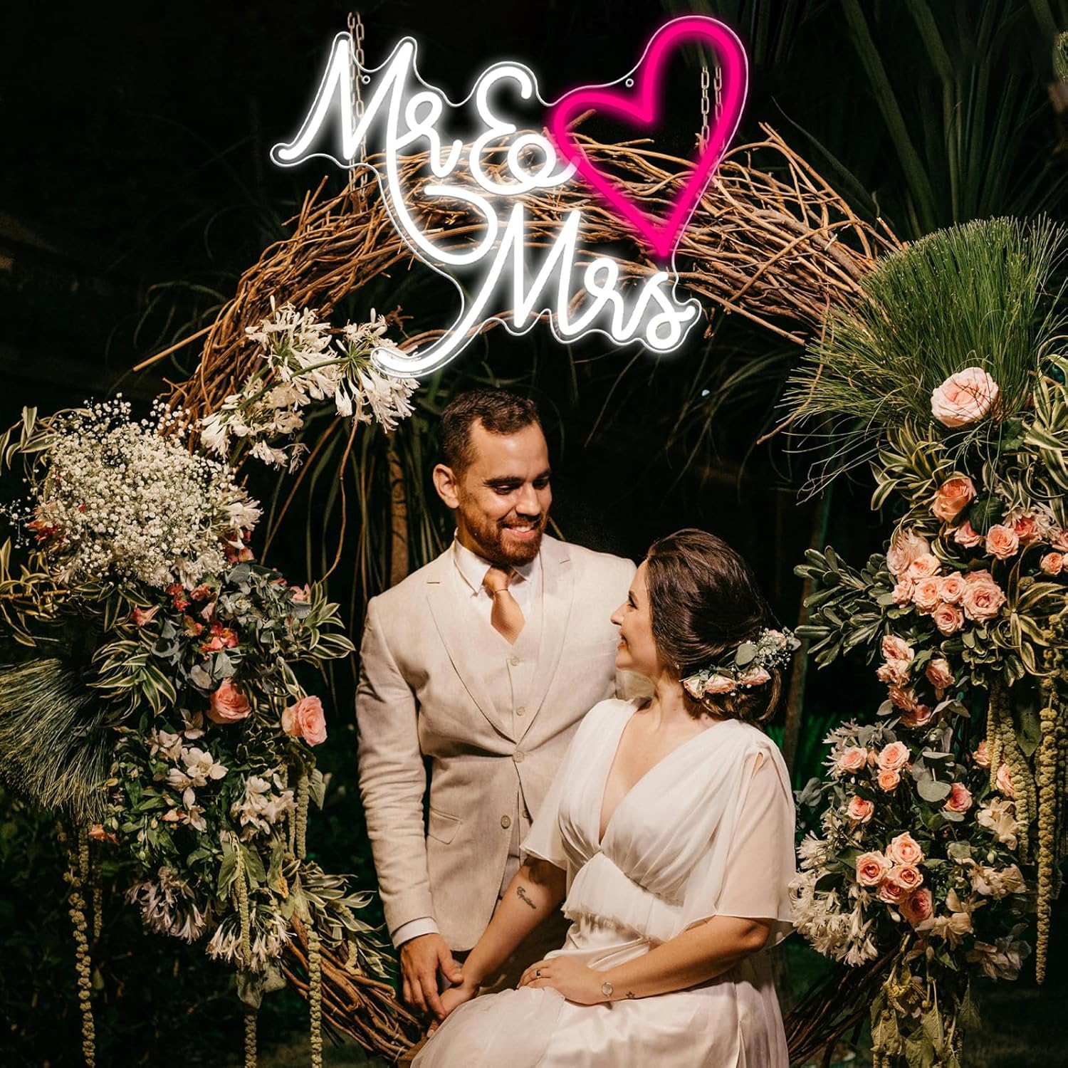 Mr & Mrs Neon Sign for Wedding Wall Decor, Led Signs for Bedroom Wall Neon Light Up Mr and Mrs Sign for Wedding Decor Personalized Gifts for Newlyweds Wedding Decorations for Receptio