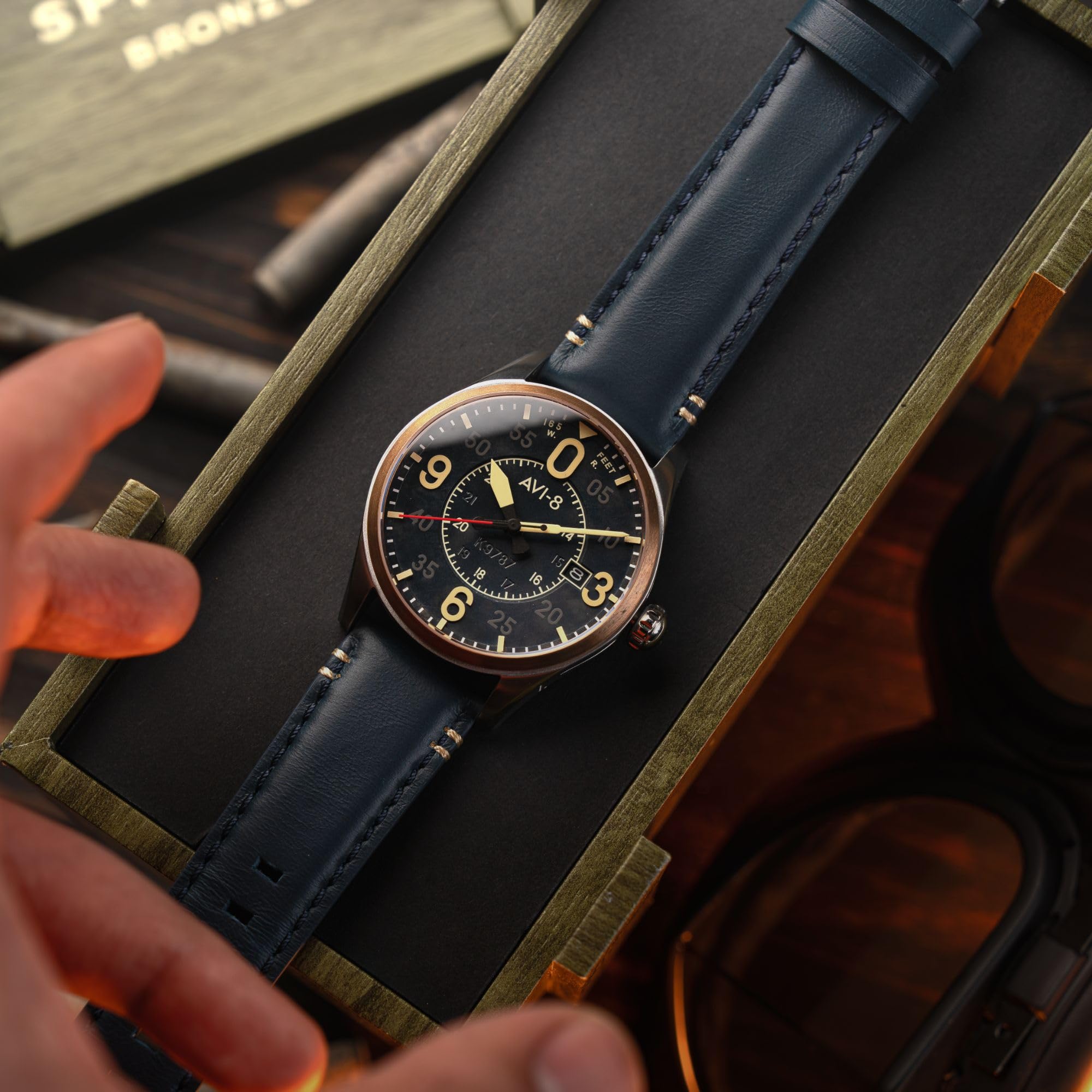 AVI-8 Herren 42mm Spitfire Smith Automatik Uhr mit Lederarmband AV-4090