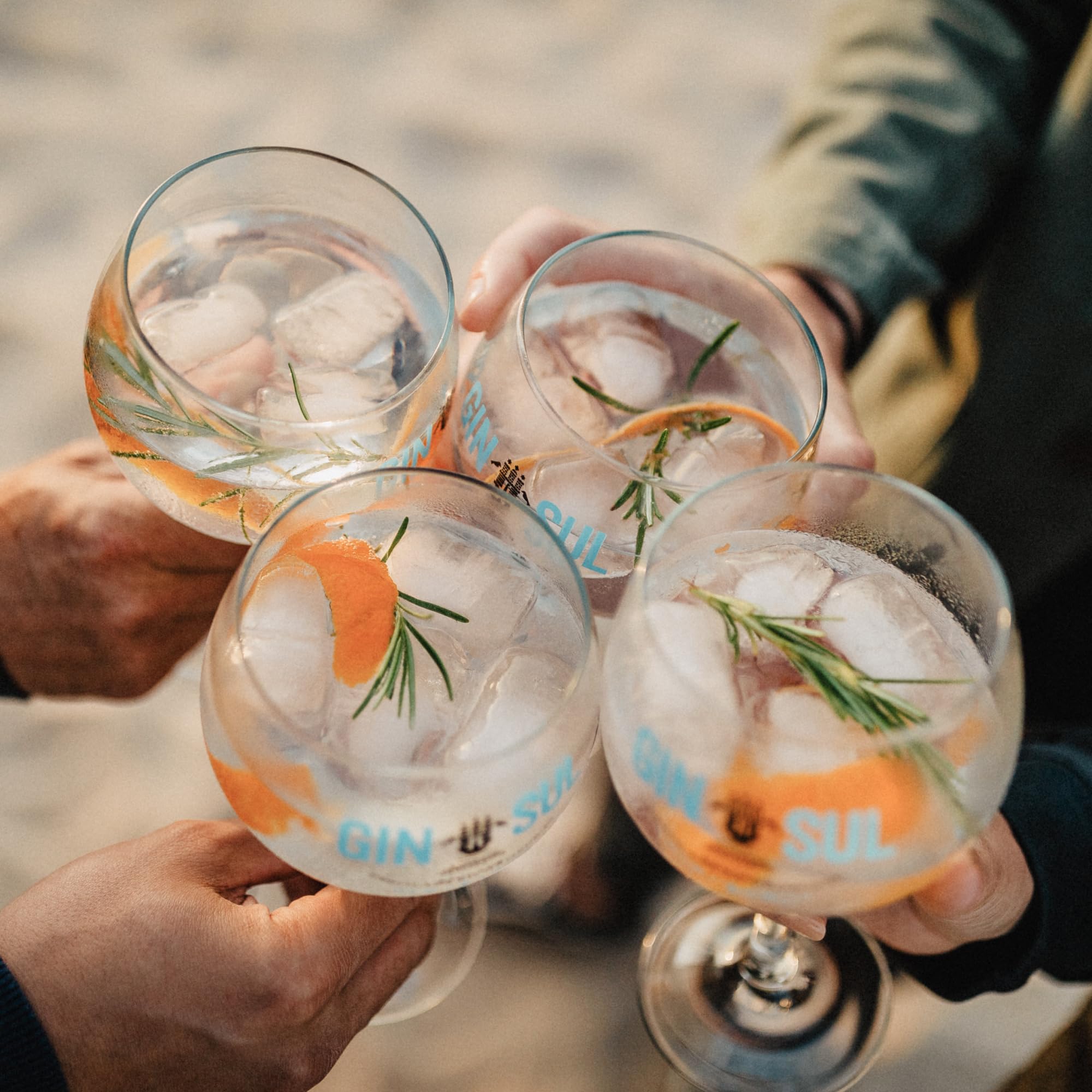 Gin Sul Gingläser 6er-Set - Gin-Tonic-Ballon-Gläser mit Aufdruck - Hochwertige, spülmaschinenfeste, bauchige Copa-Gläser für Drinks, Aperitifs, Cocktails - 19,5 x 10,9 cm