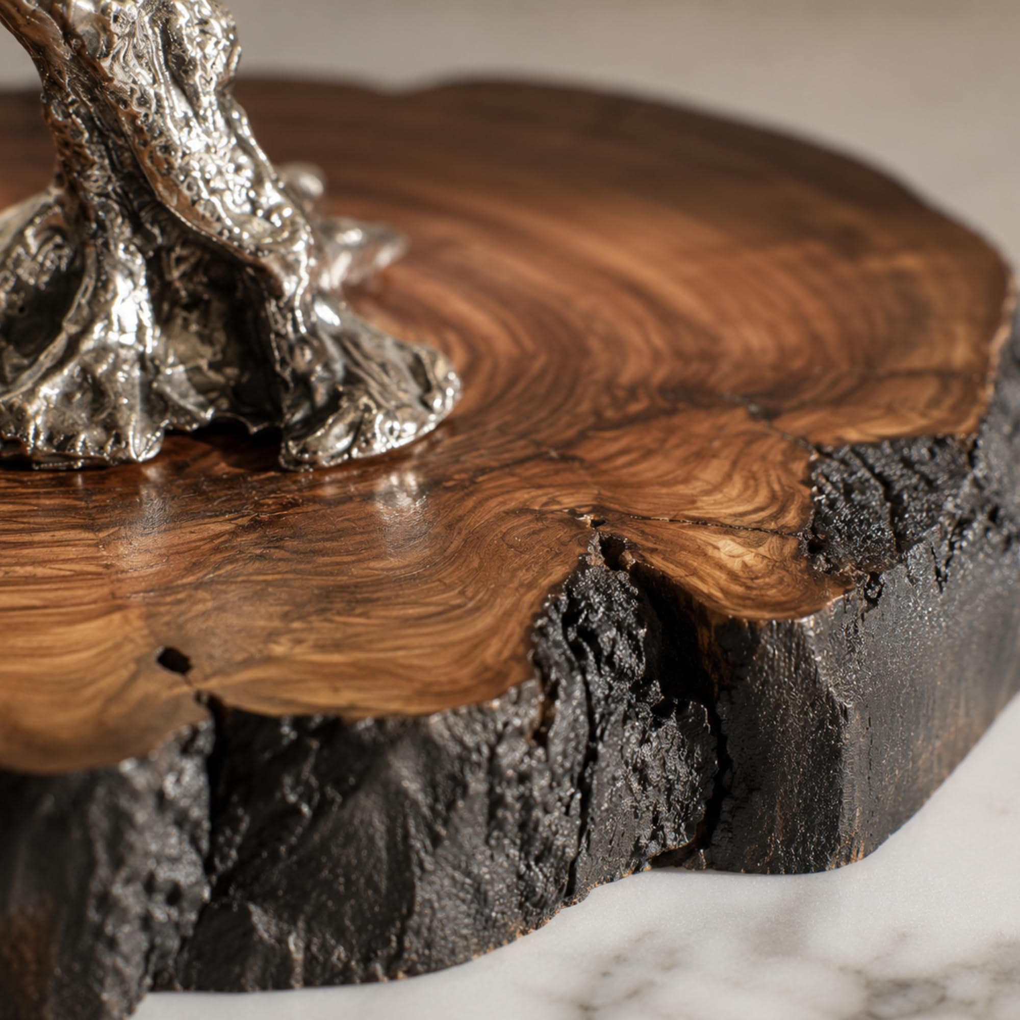 Escultura Decorativa Olivo con Vareador Artesanal en Plata sobre Madera de Olivo Centenario | Figura Decorativa para Salón y Despacho | Regalo Original para Boda, Jubilación y Navidad | 17x18 cm