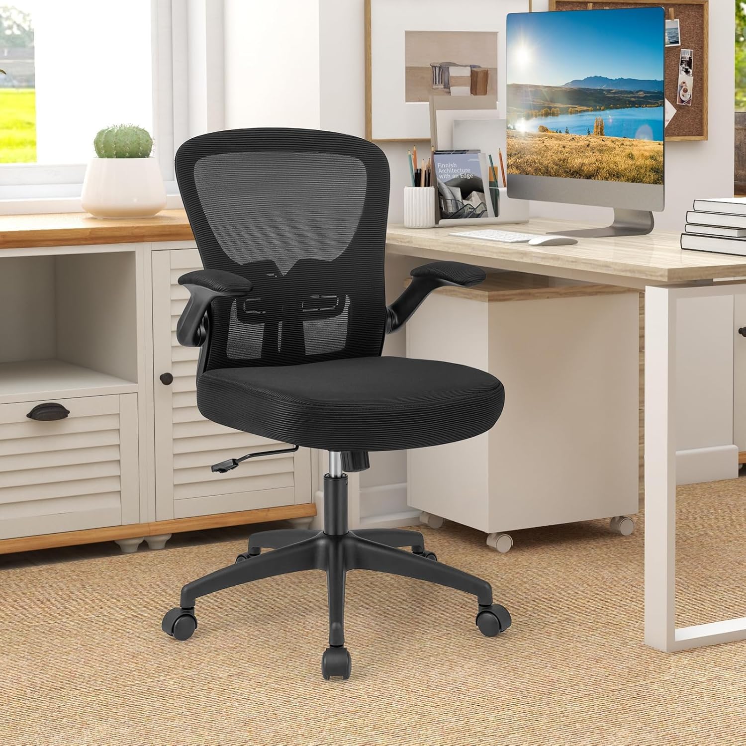 GIANTEX Silla de Oficina de Malla, Silla de Escritorio Ergonómica con Altura Ajustable, Reposabrazos Abatibles, Soporte Lumbar y Cojín de Esponja Suave, con Ruedas, para Dormitorio, Oficina