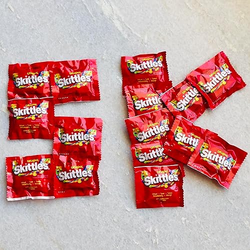 SKITTLES - Caramelos masticables de tamaño divertido para fiestas, paquete de bolos de tamaño divertido a granel en una caja, 100 unidades de
