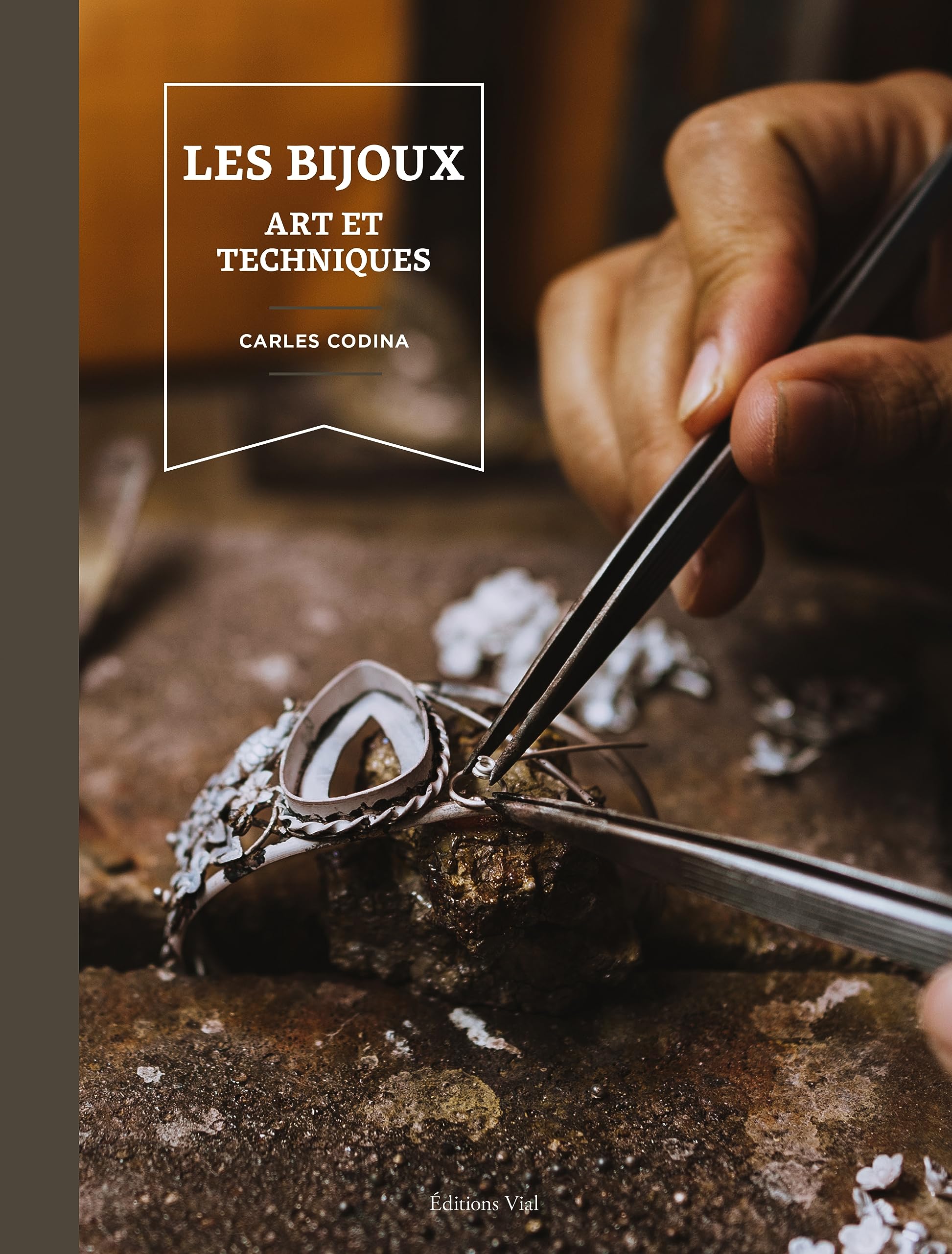 Les bijoux : art et techniques