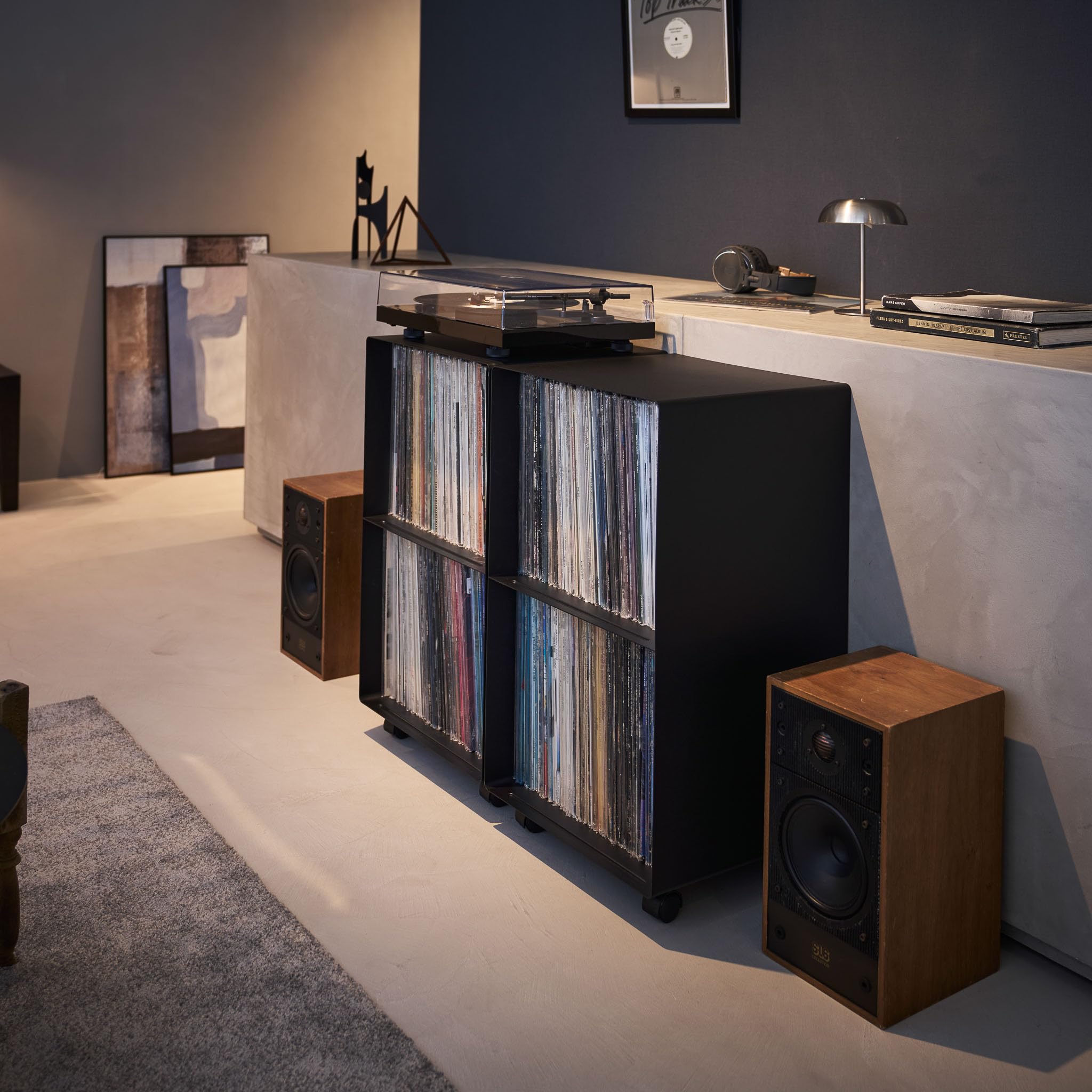 YAMAZAKI 10230 TOWER 2-stöckiges Schallplatten-Regal mit Rollen, schwarz, Stahl/Nylon, minimalistisch, 40 x 38 x 73,3 cm (L x B x H)