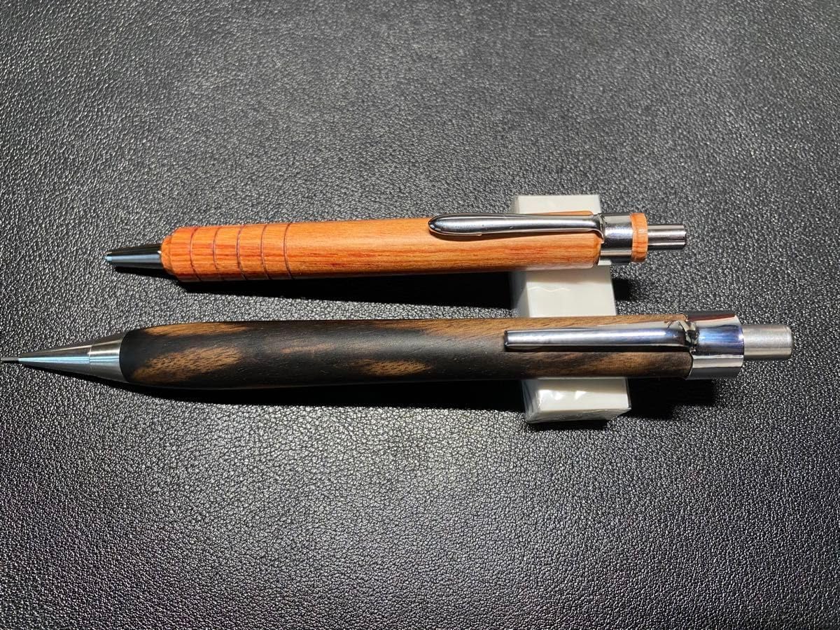 [木軸ペン] 黒柿シャープペンシル & チューリップウッドショートボールペン 杢軸シャーペン】くろがき（黒柿） 孔雀杢 / 0.5mmシャープ