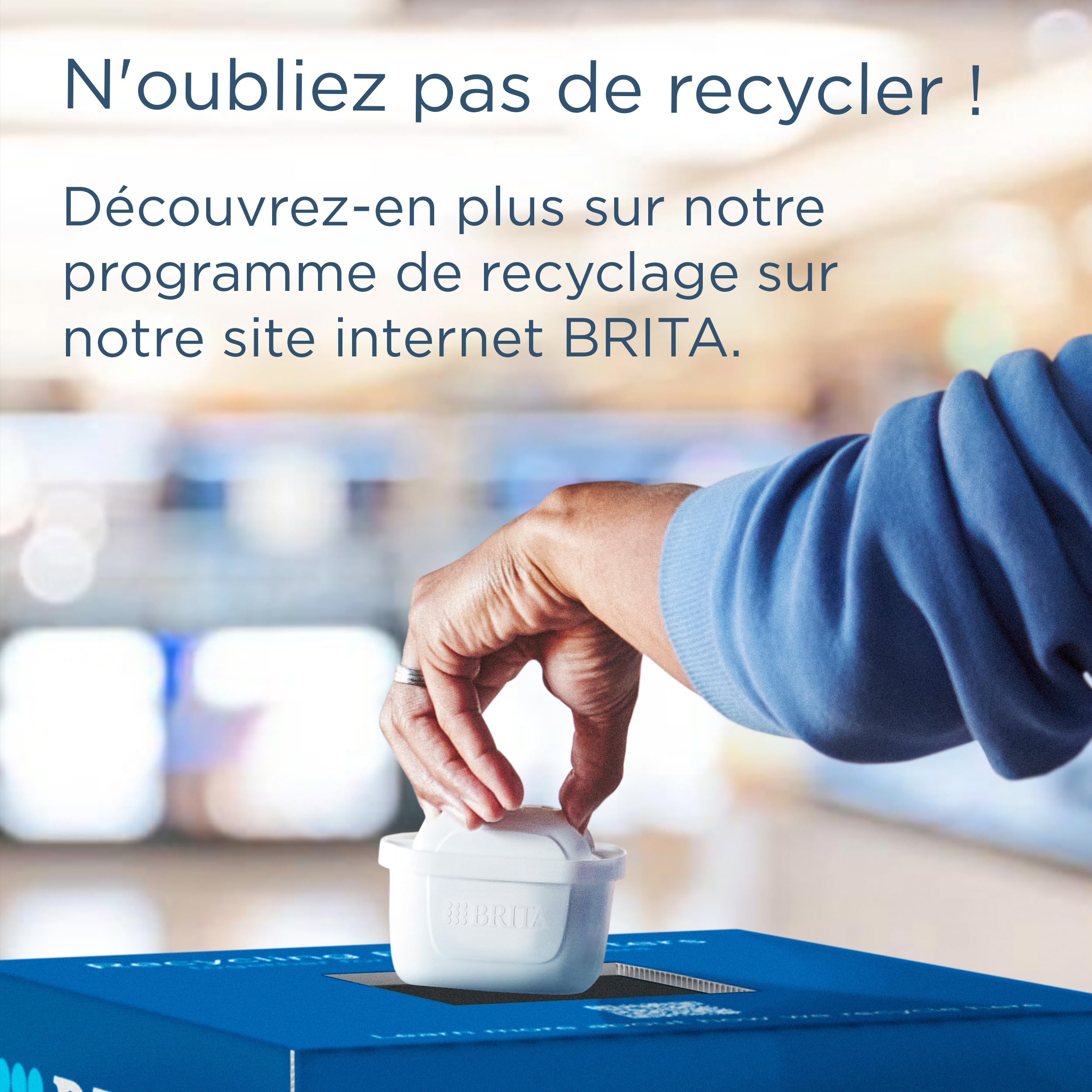 BRITA Carafe filtrante Style Essential blanche (2,4L) avec 1x MAXTRA PRO PURE PERFORMANCE - Indicateur Smart Light, tient dans la porte du frigo, réduit* des impuretés, certains métaux & plus