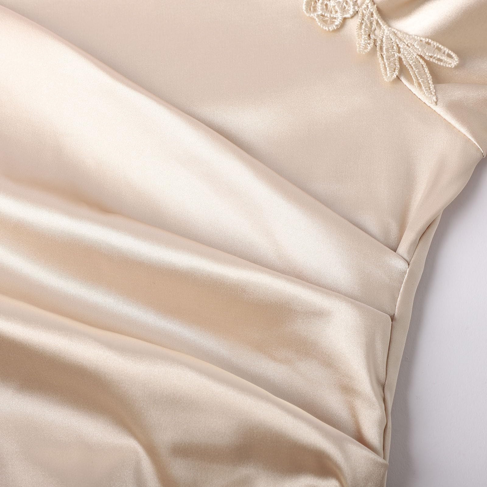 Elegante Vestido de Cóctel Midi Ajustado con Detalle de Encaje y Dobladillo con Volantes para Ocasiones Nocturnas