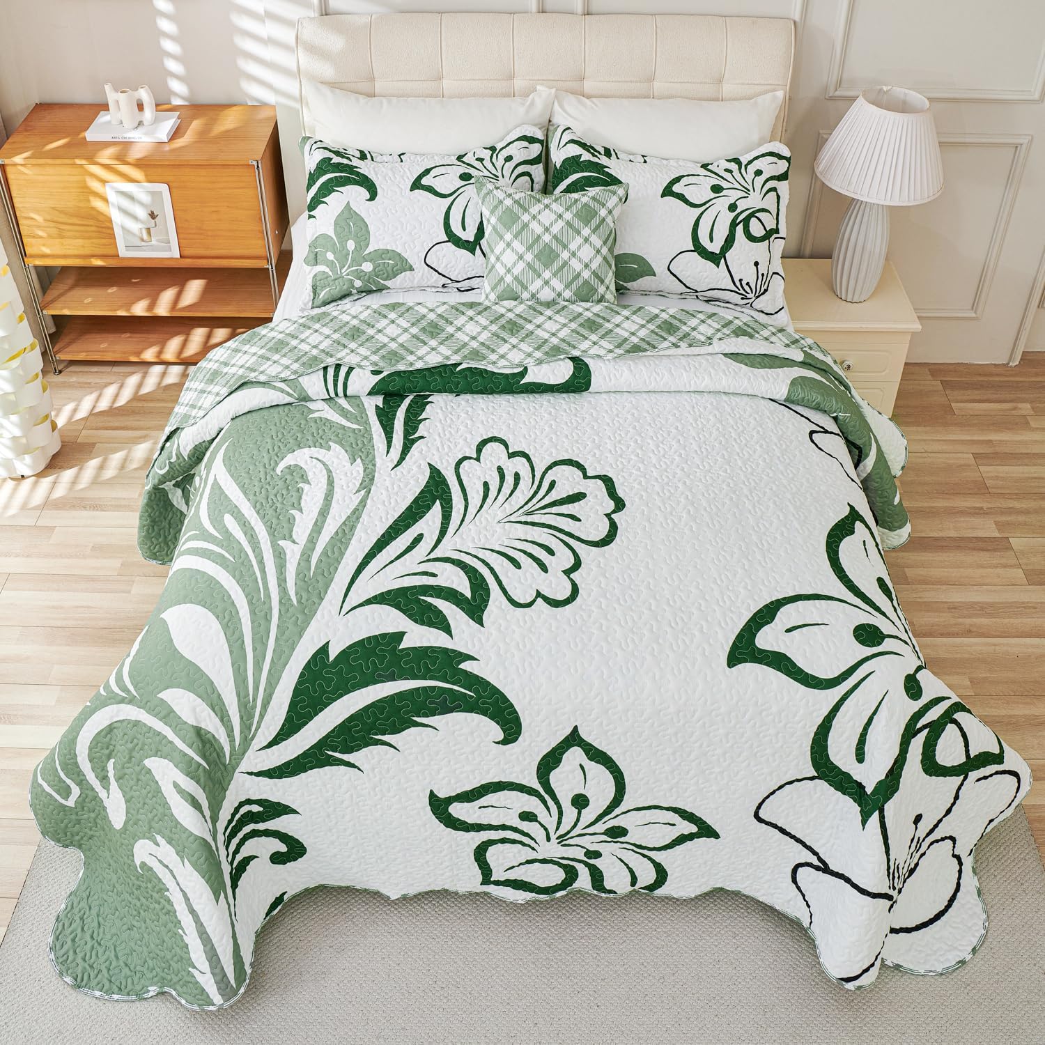 EVENHUG 4 Piece Floral Quilt Set Queen Size Green Floral Bedding Set Reversible Bedspread Coverlet Lightweight Soft Bed Cover with 3 Pillow Shams for All Season (Queen, 92"X96") - Image 2