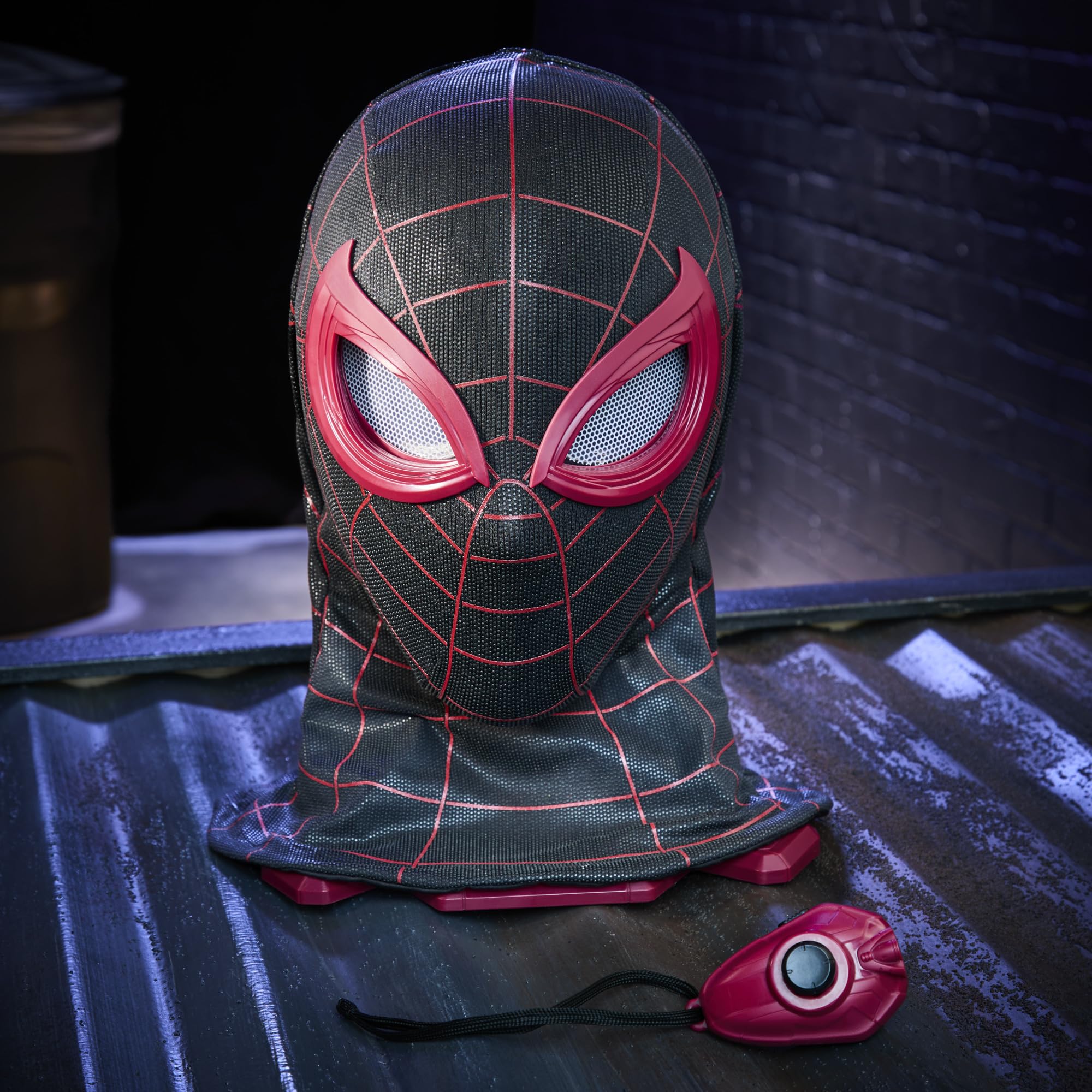 Hasbro Marvel Legends Series, Spider-Man: Miles Morales, maschera espressiva elettronica, articolo premium interattivo per roleplay per adulti