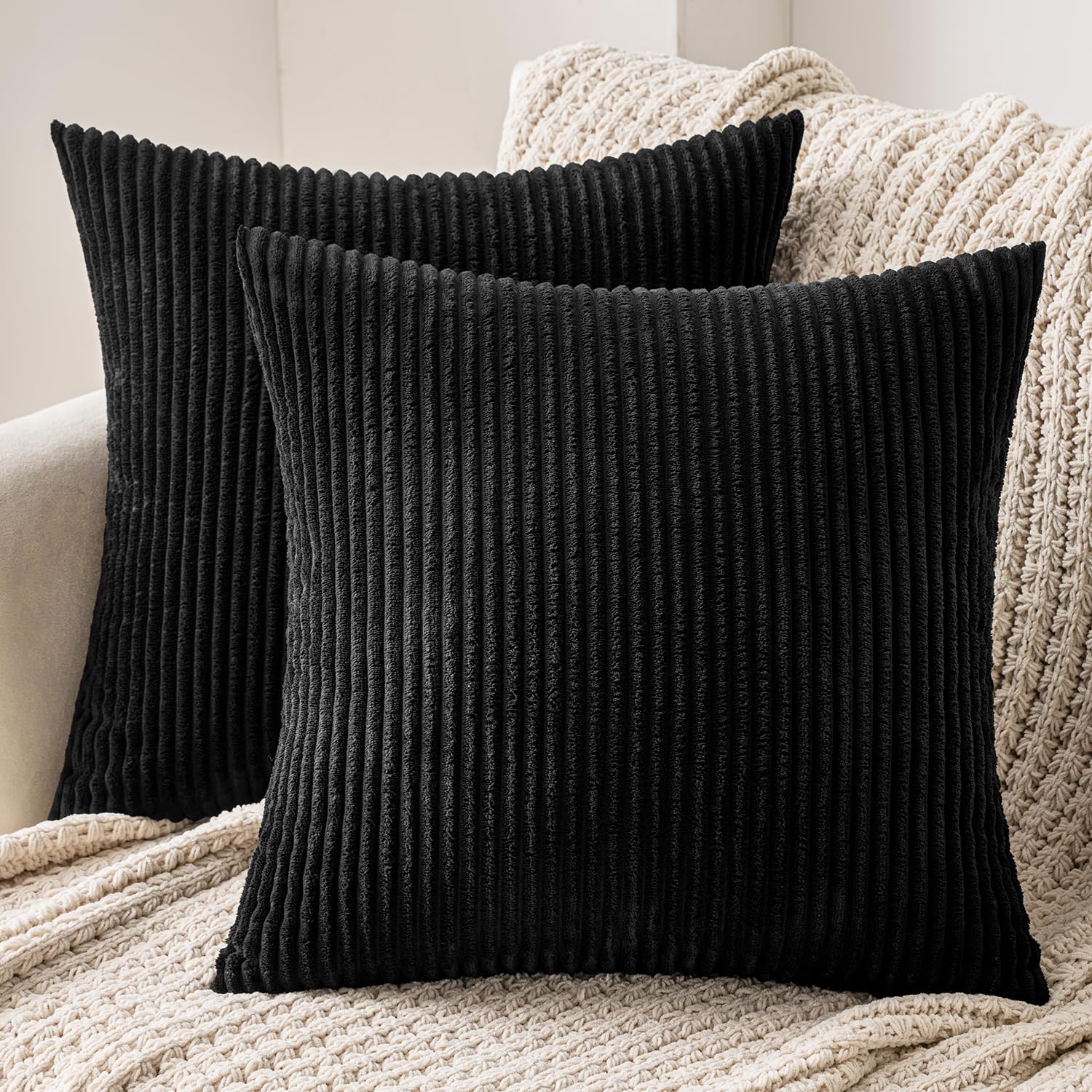 MIULEE 2er Set Kissenbezüge Kord Kissenhülle Dekorative Kissenbezug Sofakissen Couchkissen Dekokissen Zierkissenbezug Deko Kissenhülle mit Verstecktem Reißverschluss 50x50 cm Schwarz