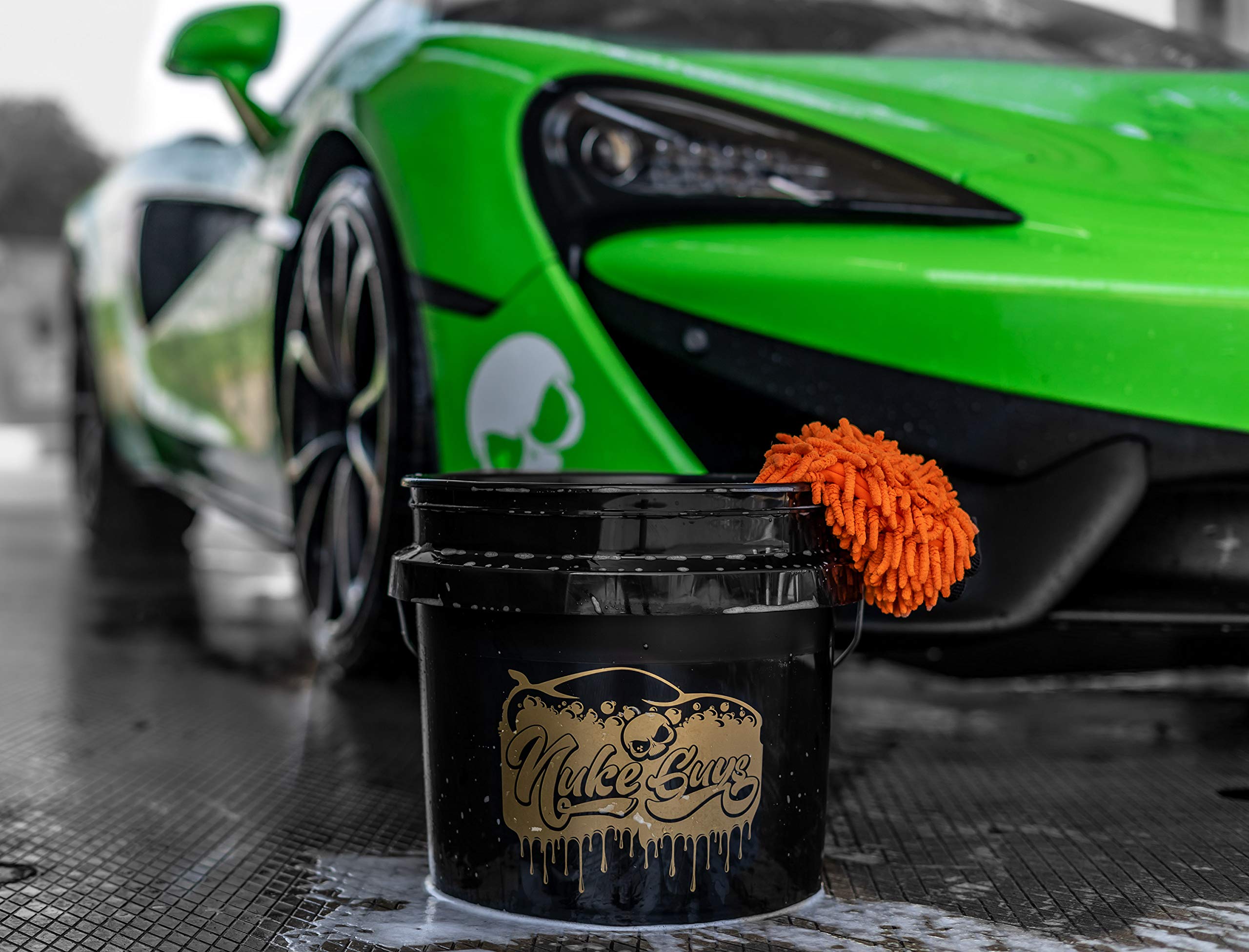 detailmate Set Handwäsche: GritGuard Wascheimer 3,5 GAL + Grit Guard Einsatz + Liquid Elements Orange Baby XL Trockentuch + Koch Chemie NanoMagic Autoshampoo 750ml + Waschhandschuh + Messbecher