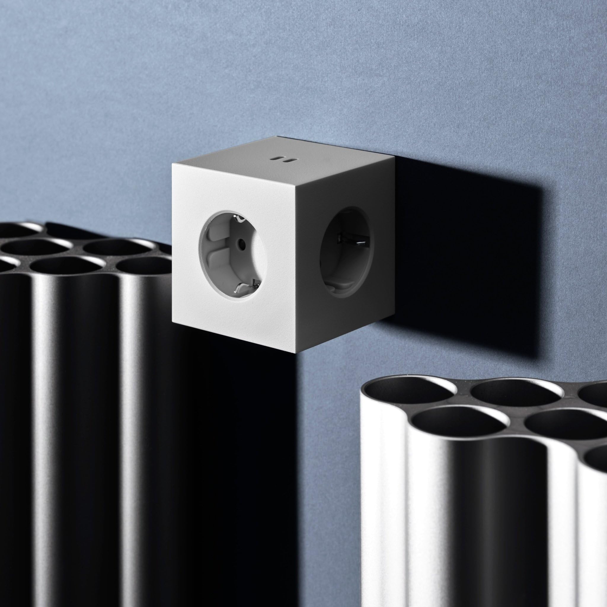 Avolt Square 2 Multipresa Design Elegante, 3 Prese Schuko, 2 USB-C 30W | Multipresa design elegante grigia. Cubo senza cavo, attacco diretto alla presa, ricarica USB-C 30W salvaspazio per casa