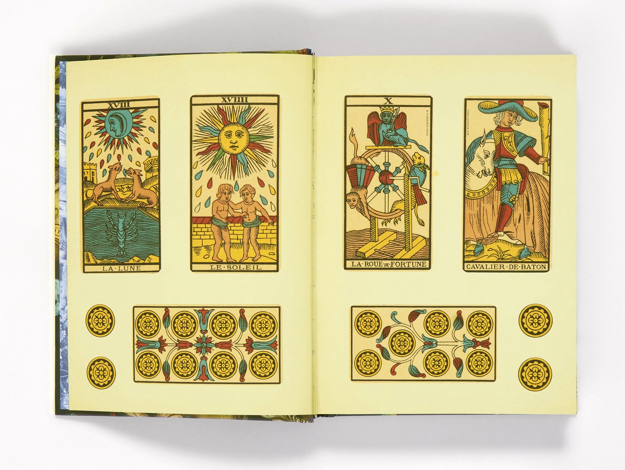 Esoterica Sticker Book /anglais: From Astrology to Tarot