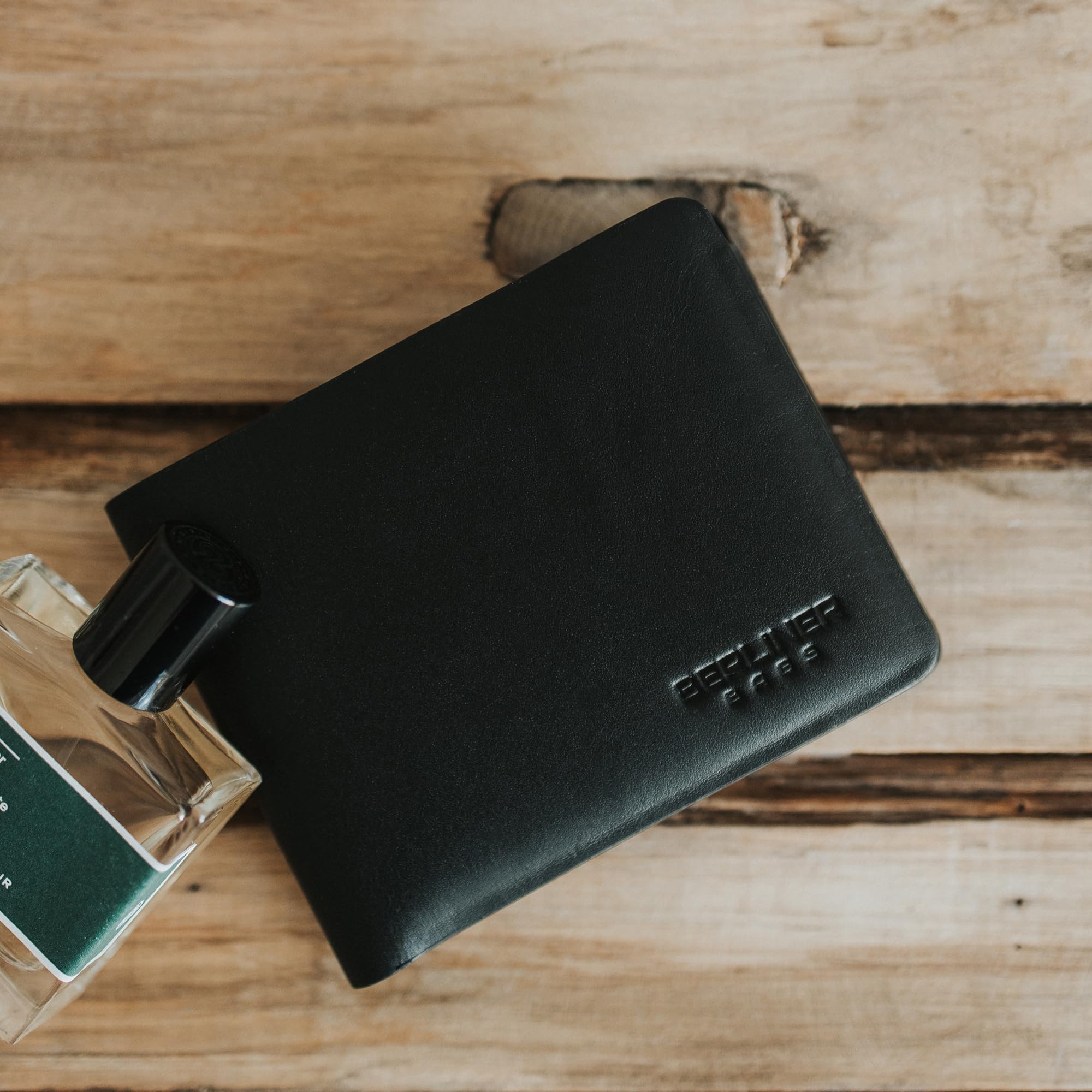 Berliner Bags Cartera Hombre de Piel Parker, Billetera Compacta con Monedero, Protección RFID y Tarjetero - Negro