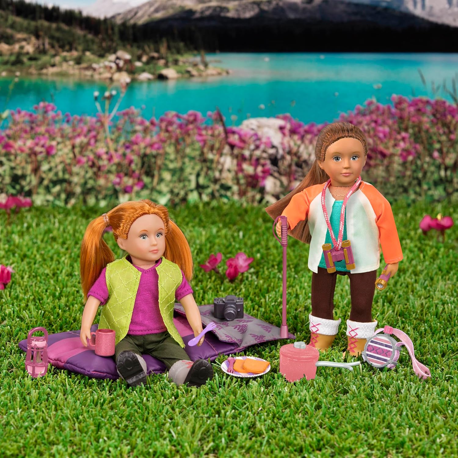 Lori – Hiking Set for Mini Dolls – Outdoor Accessories for 6-Inch Dolls – Sleeping Bag, Map, Play Food – Playset for Kids – 3 Years + – Hiking Accessories Set