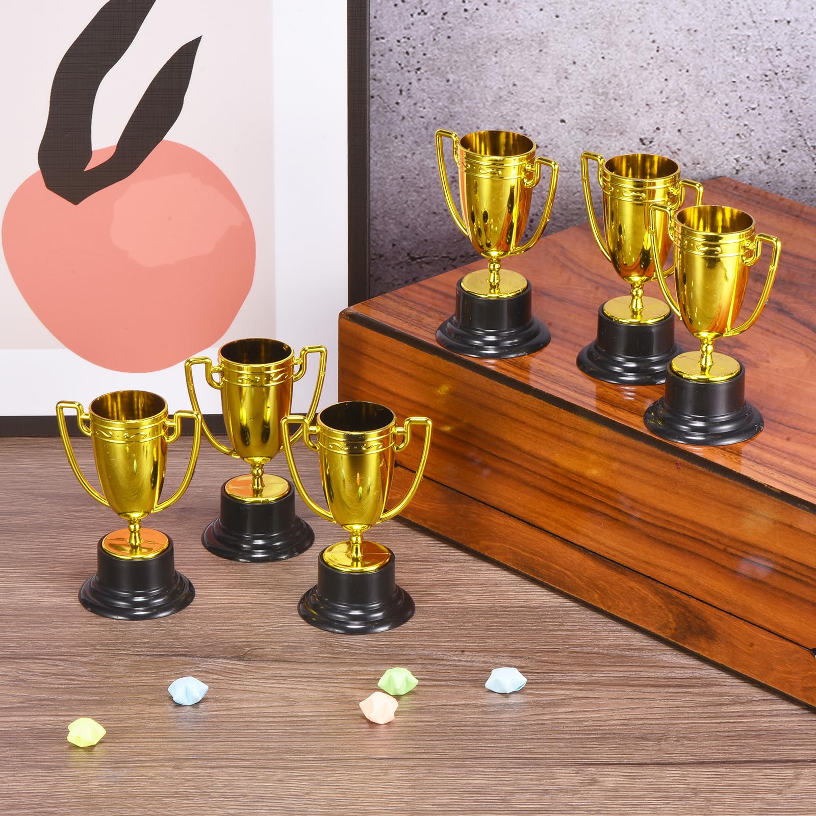PATIKIL Paquete de 100 Mini Trofeos de Plástico Dorados de 3.3 Pulgadas Copa de Trofeo Pequeña Premio Al Primer Lugar Trofeos para Deportes Torneos de Fútbol Competencia Fiesta